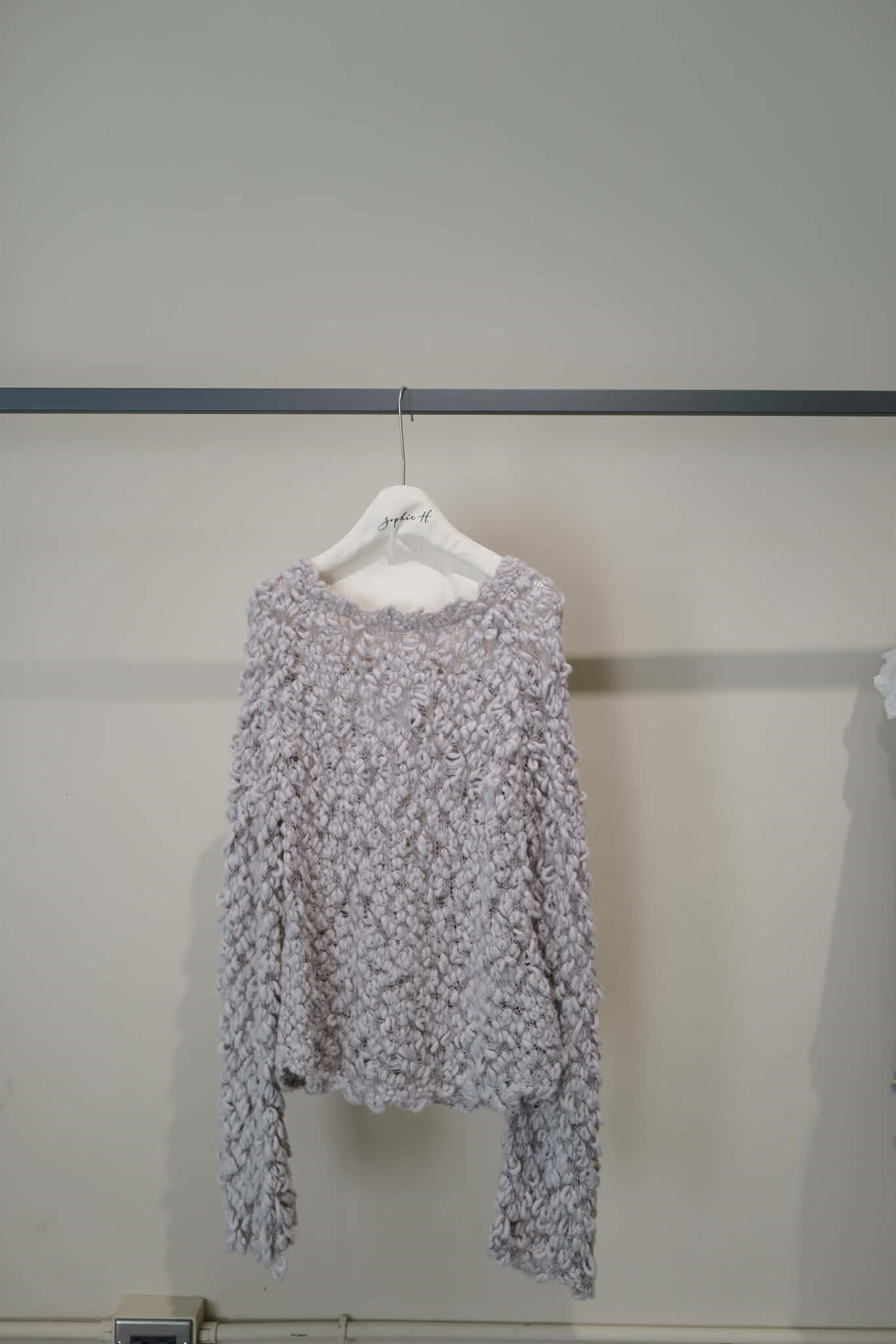 QC34 羊駝毛小結球勾花鏤空針織上衣（現貨）