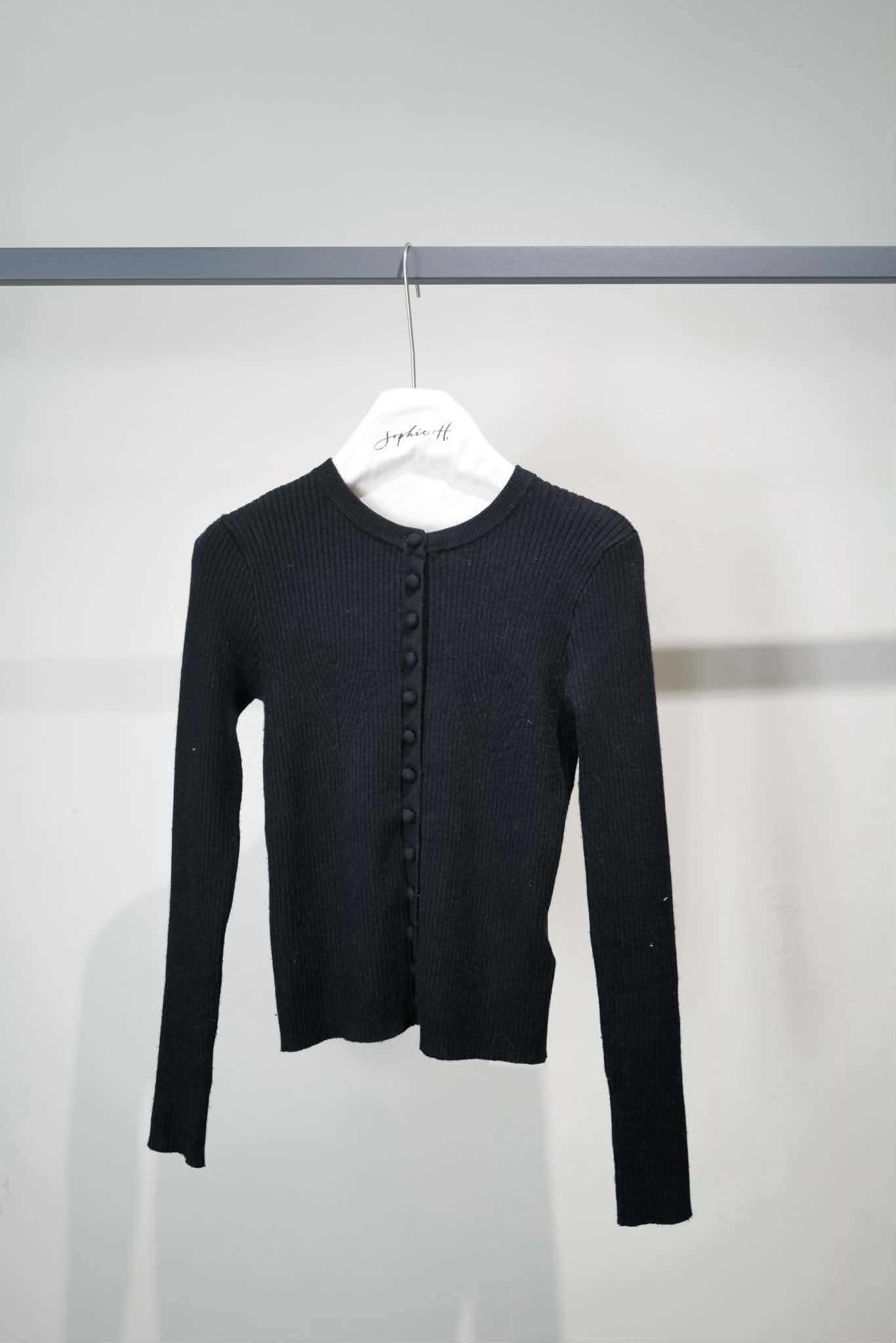 QC17 修身包釦細坑條針織上衣（現貨）