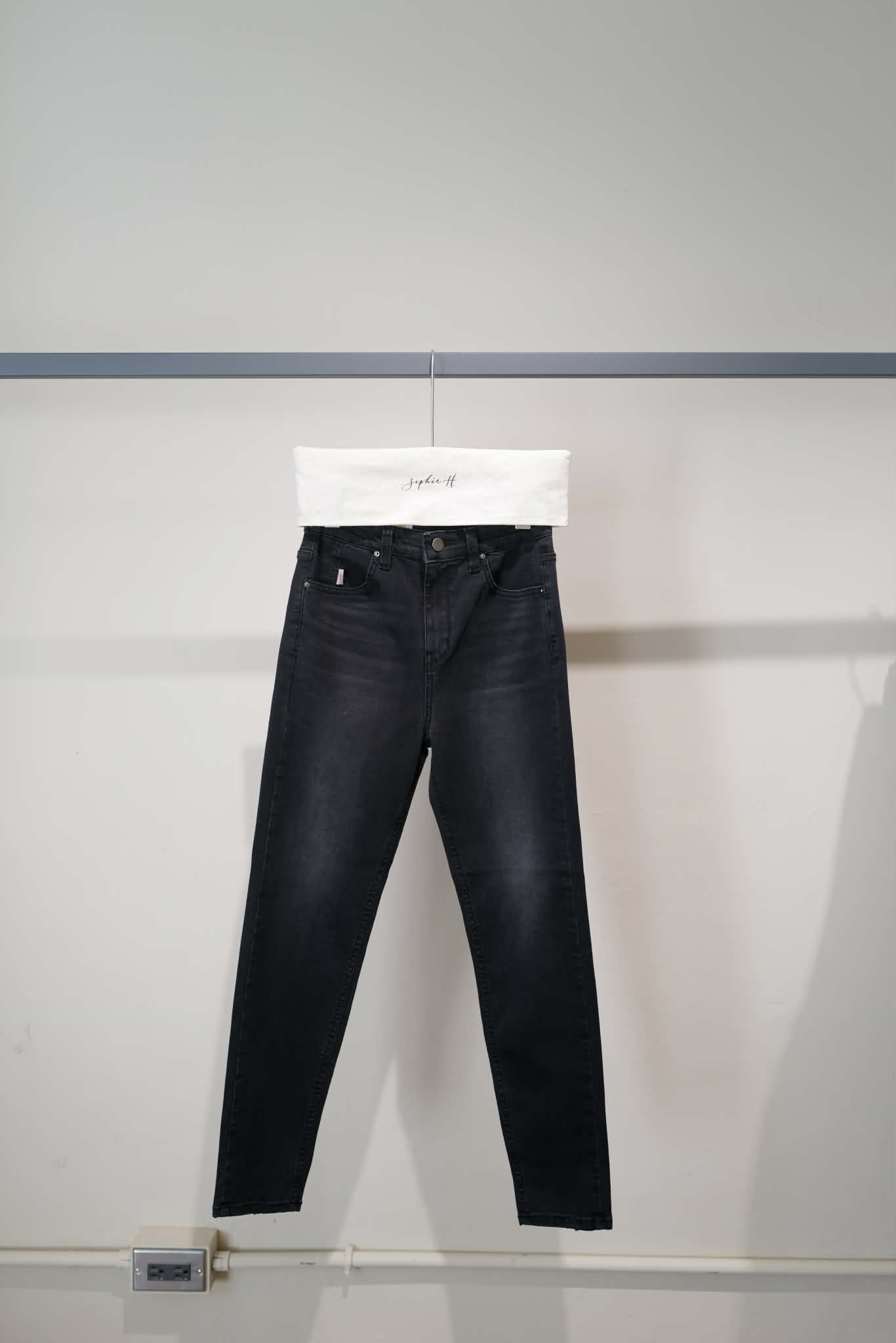 PA12 超顯瘦水洗炭灰色窄管褲