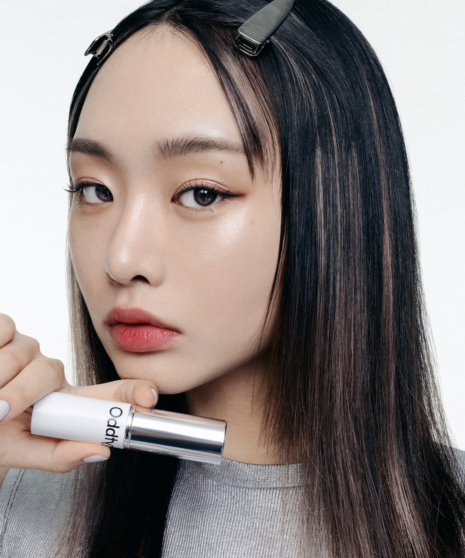 oddtype 珠光高光打亮棒| 細閃高光 X 自然水光 X 顯色服貼