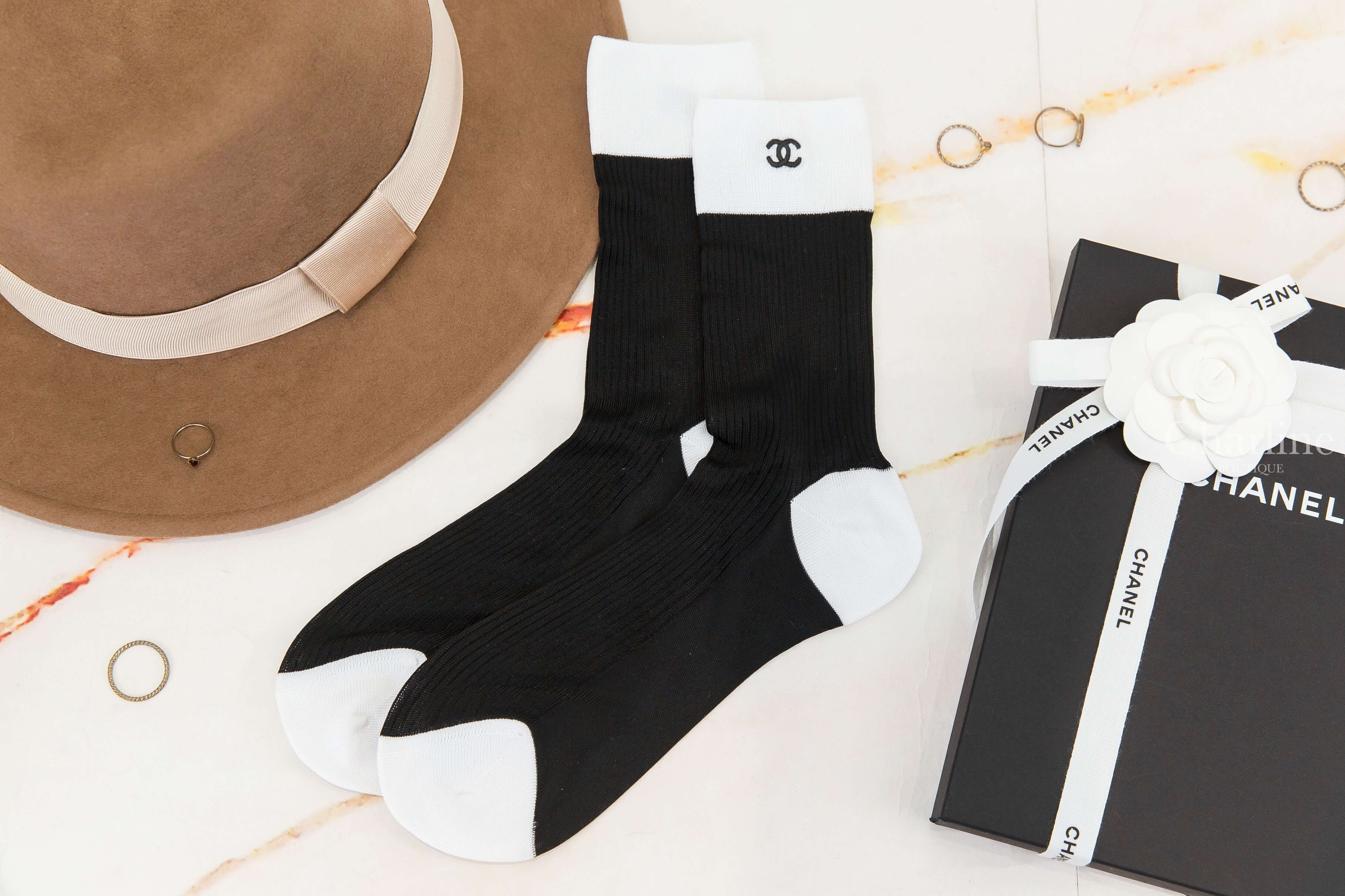 Chanel Socks 黑色拼白色刺繡黑CC混合纖維襪子-Charline Boutique 精品代購