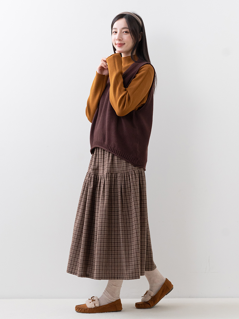 背面簍空洞洞自然捲邊織紋針織背心