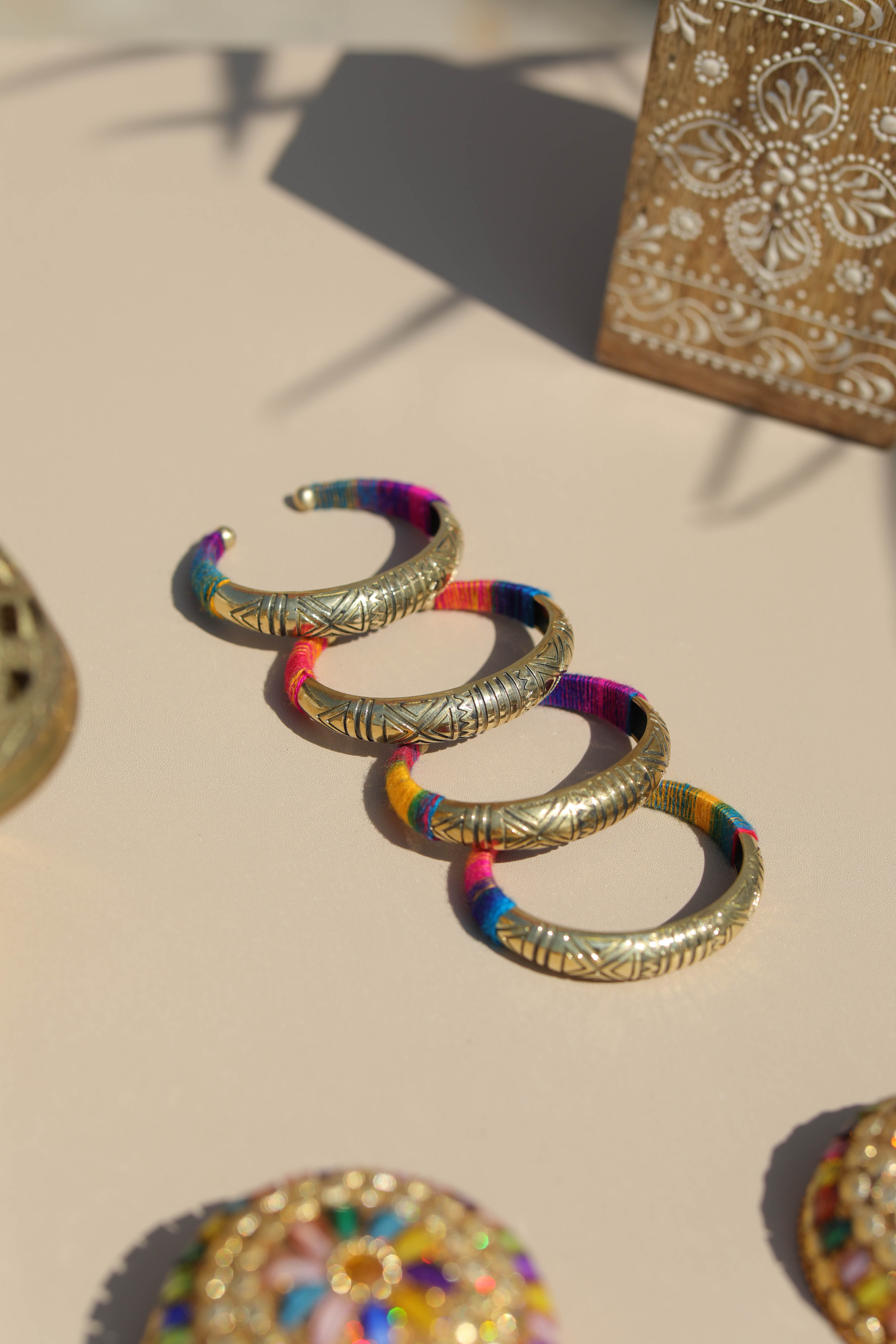 Macrame Bangle gold - J0650A - free size (0311)