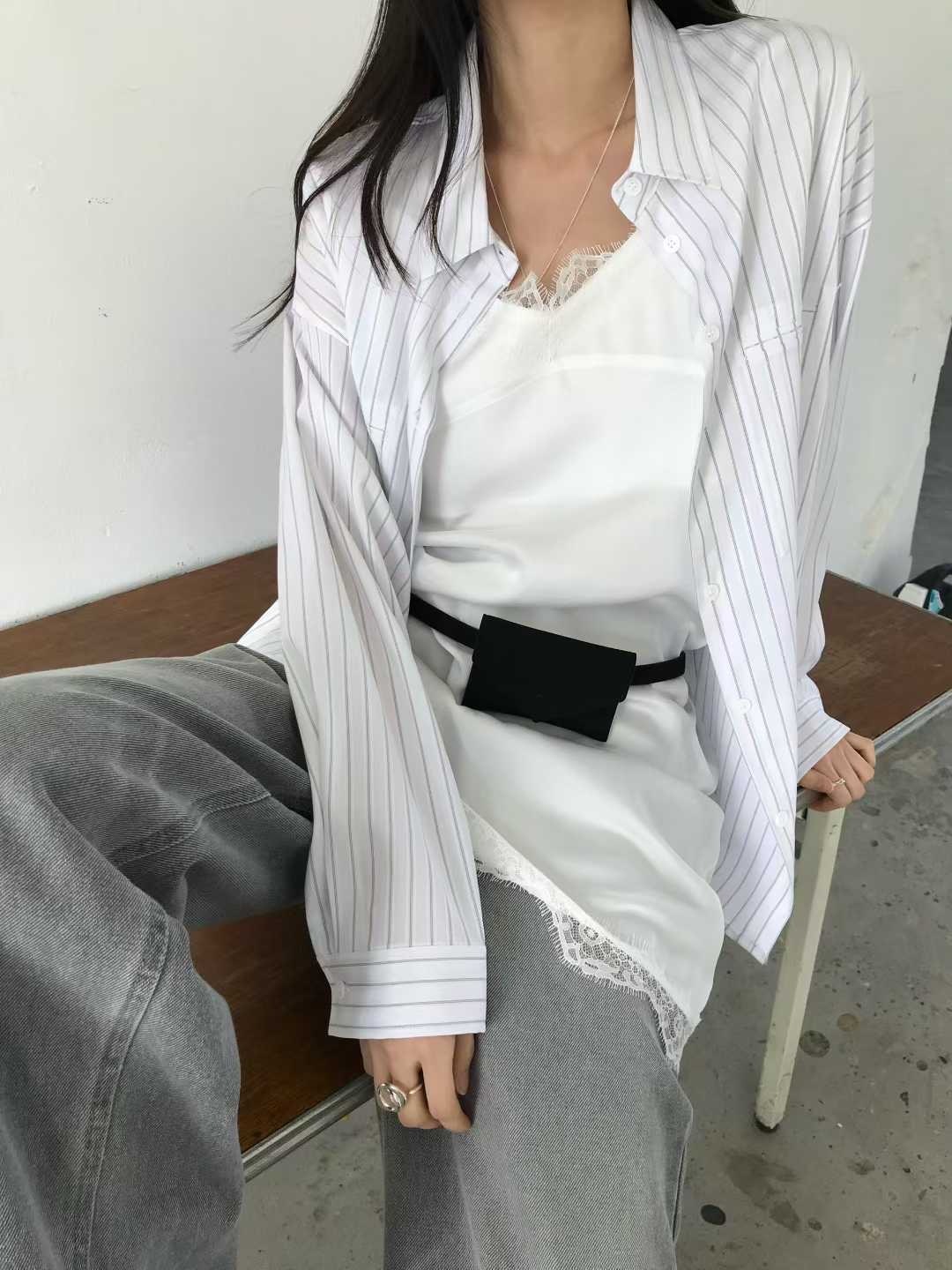 A05-高質感滑面料條紋襯衫(白/藍)