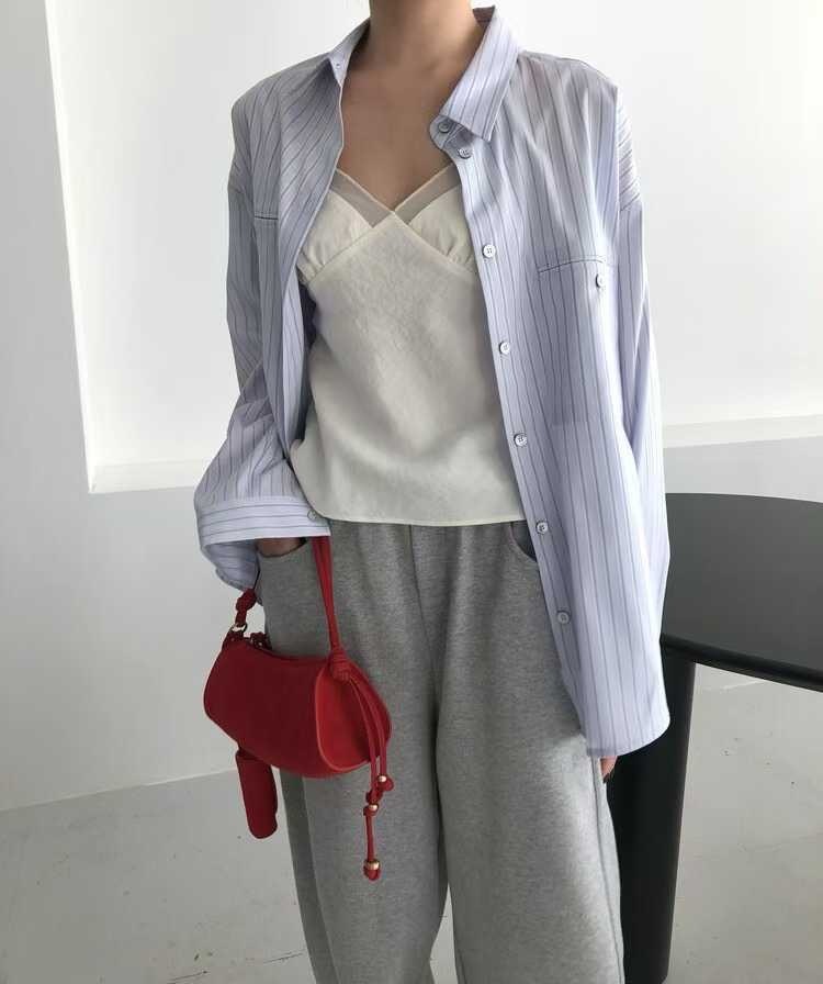 A05-高質感滑面料條紋襯衫(白/藍)