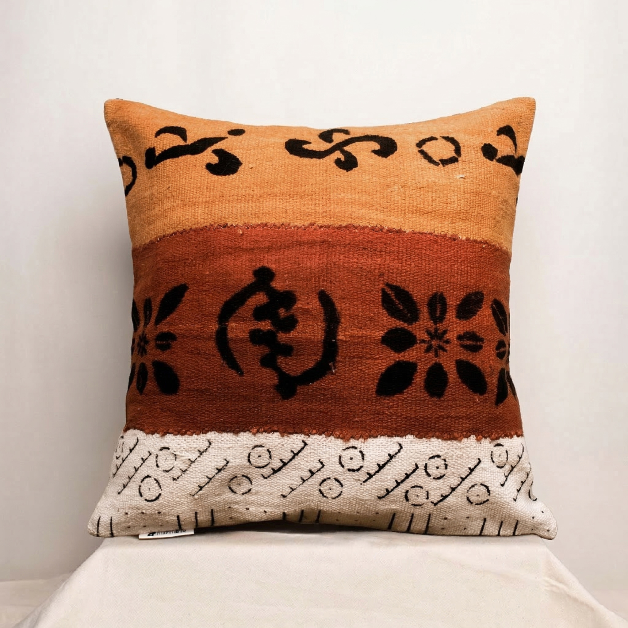 泥染抱枕｜鄉間｜馬利