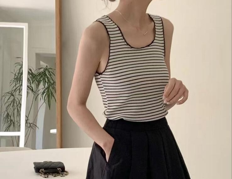 EN28 胸34 長20 $299 (一口價)