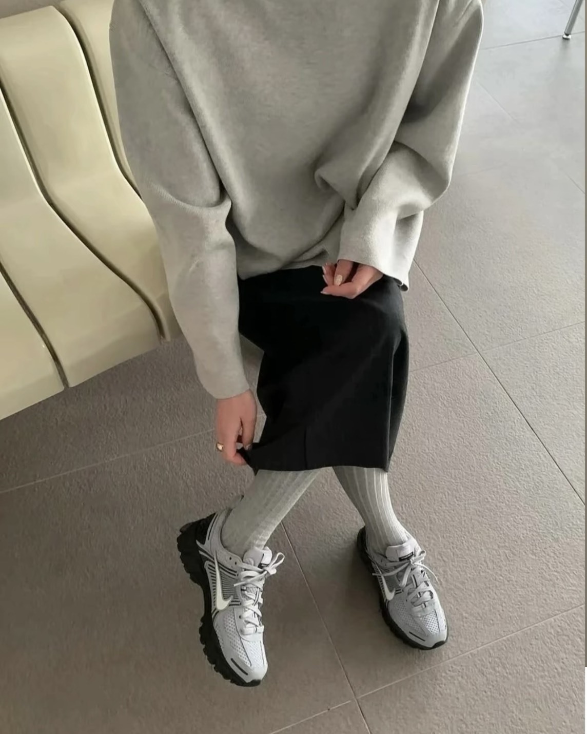 【預購】NIKE VOMERO 5 GS 灰色 HV6421001