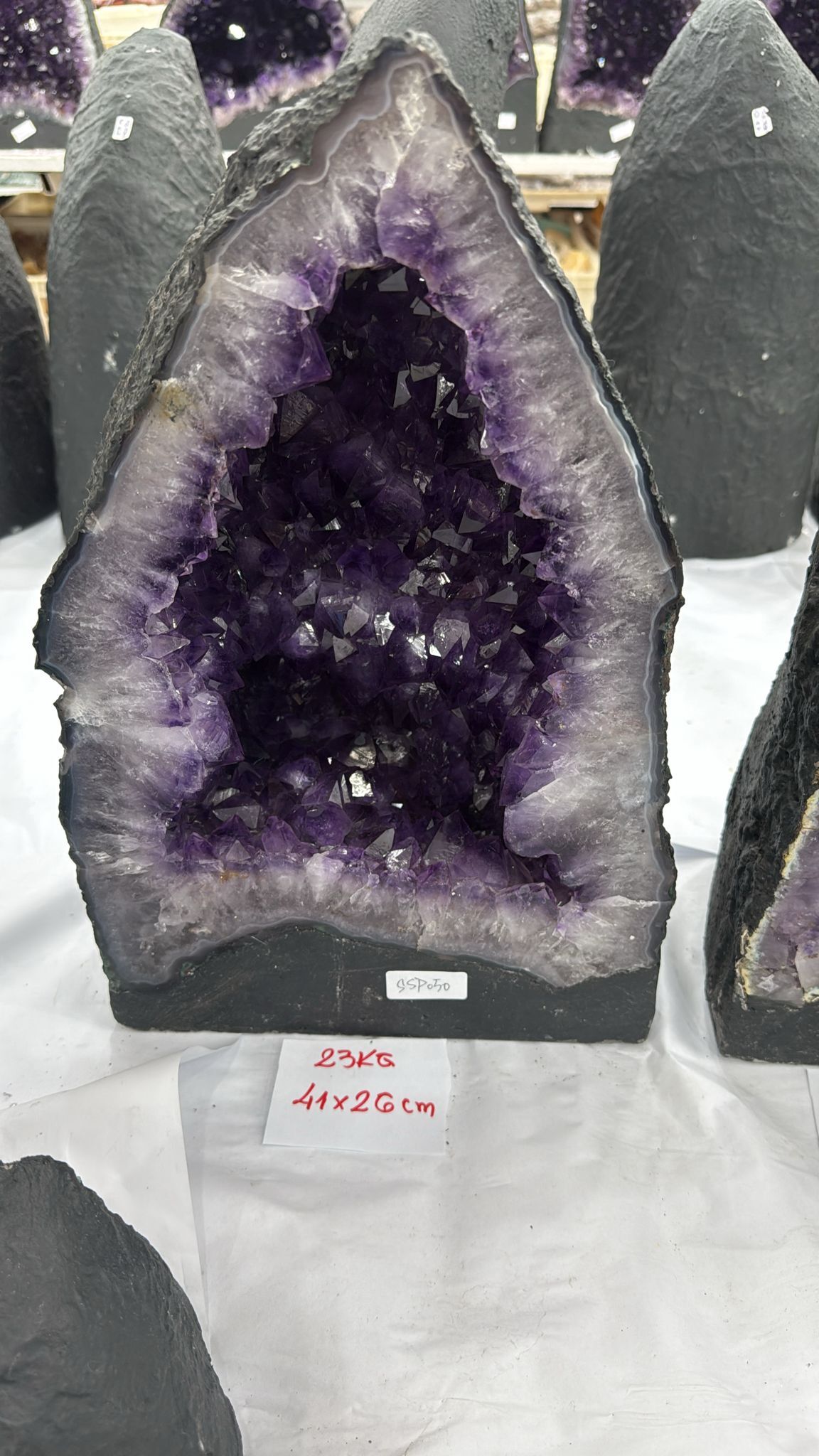 WH182 水晶洞 SSP050 約 41x26cm 約 23 kg