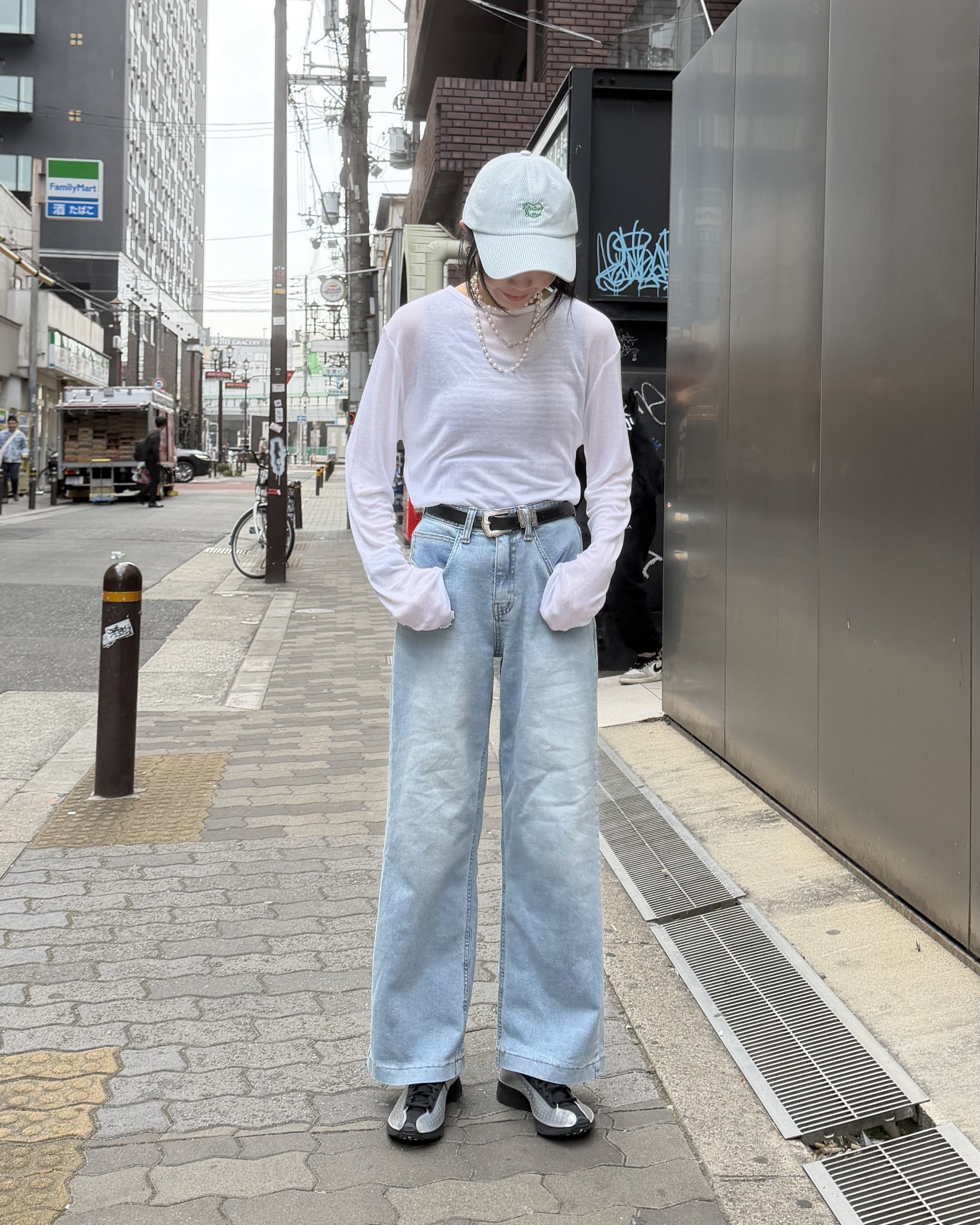 2月新品♥淺色直筒寬牛仔褲[內橡筋腰]