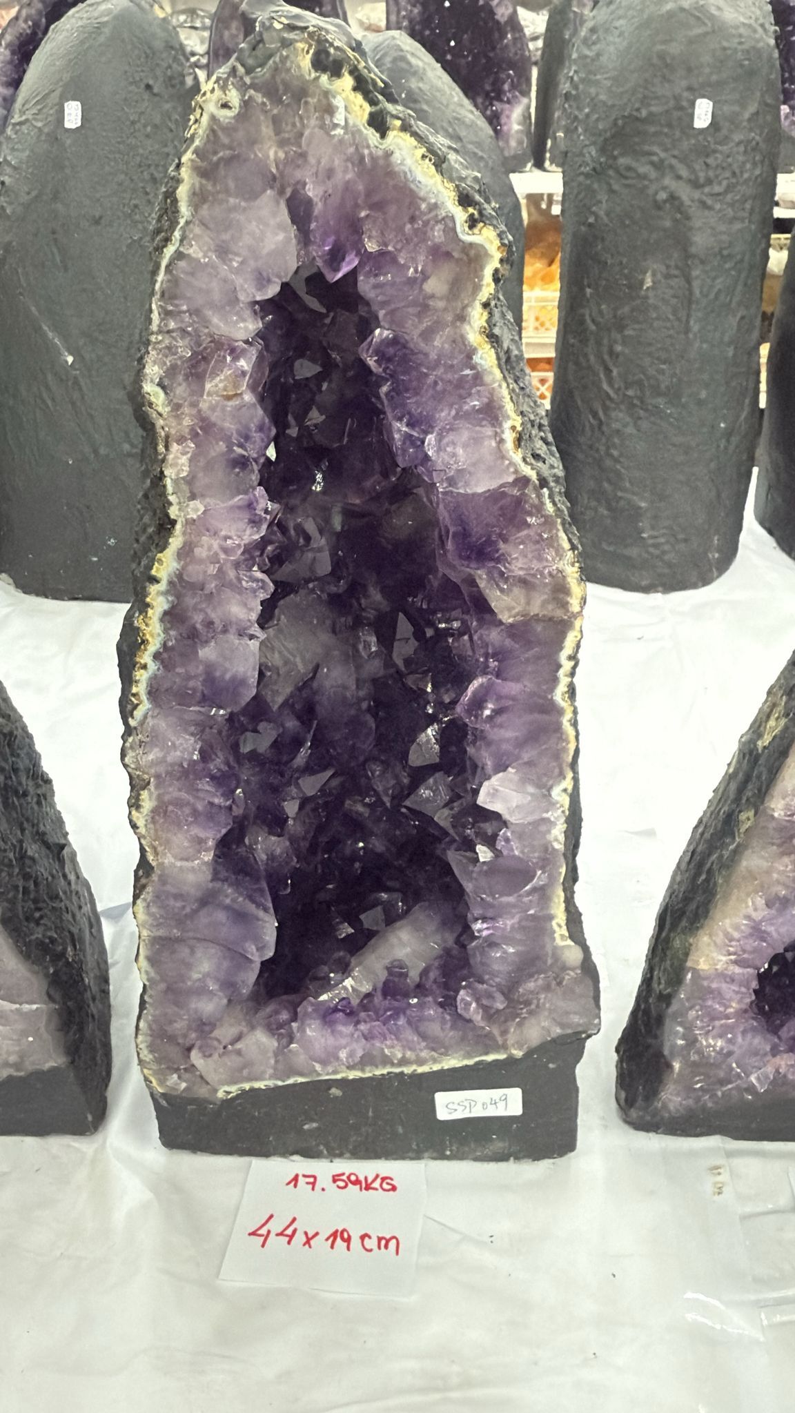 WH181 水晶洞 SSP049 約 44x19 cm 約 17.59 kg