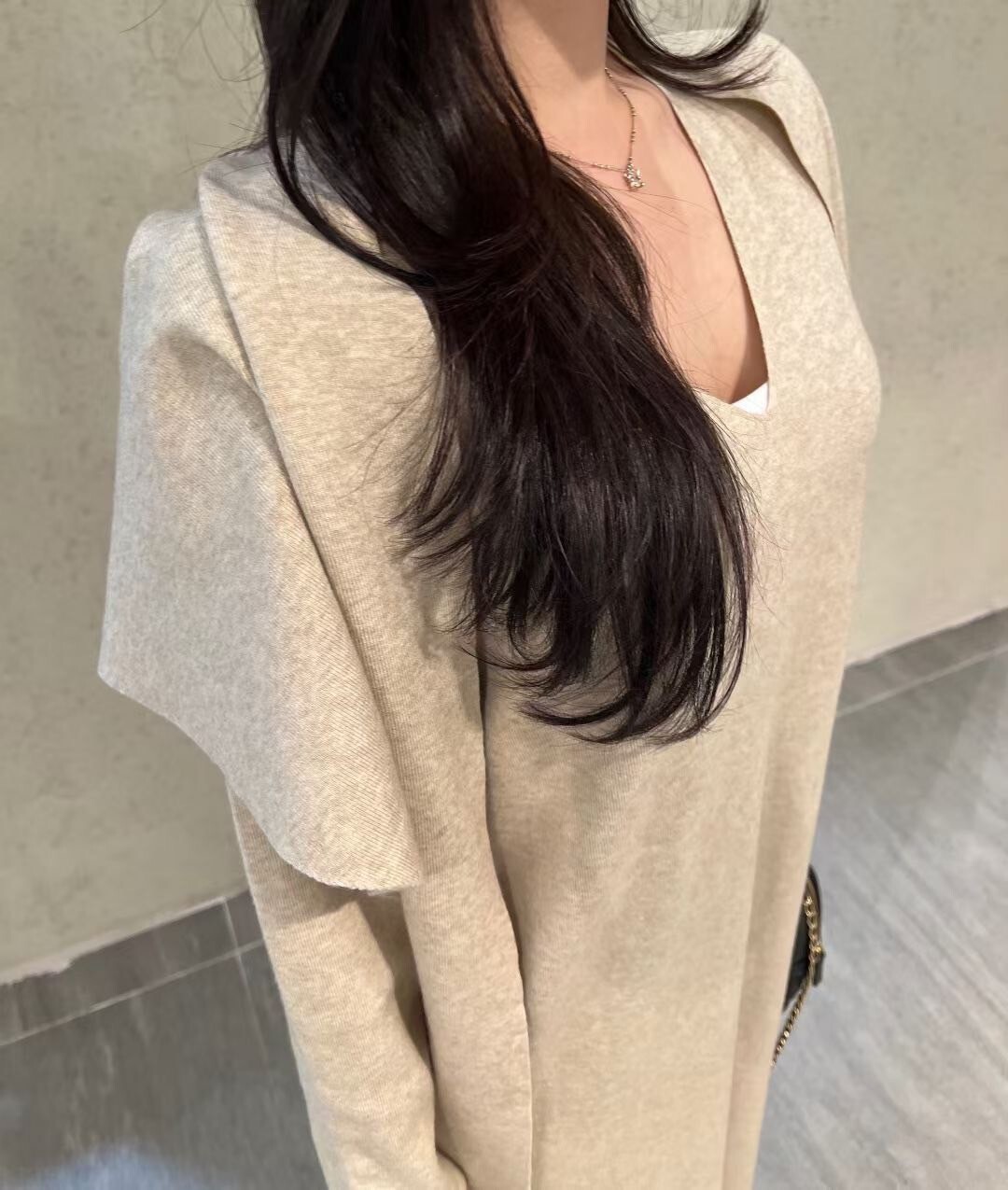 奶油白V領針織長洋裝+同色系披肩SET