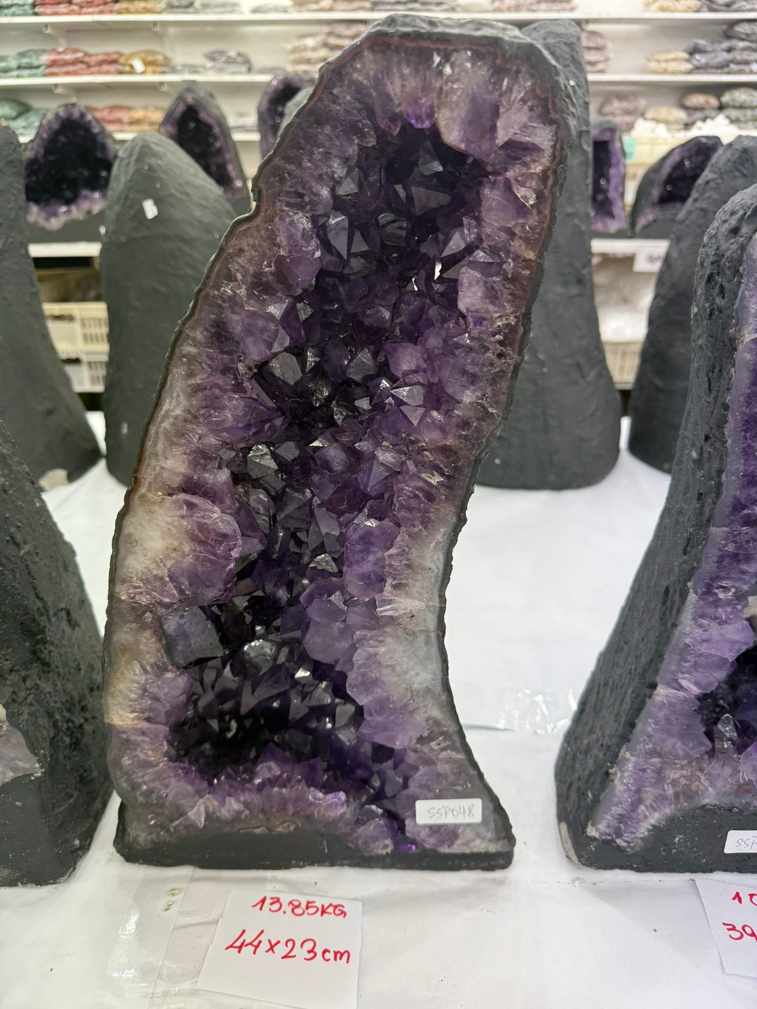 WH180 水晶洞 SSP048 約 44x23 cm 約 13.85 kg