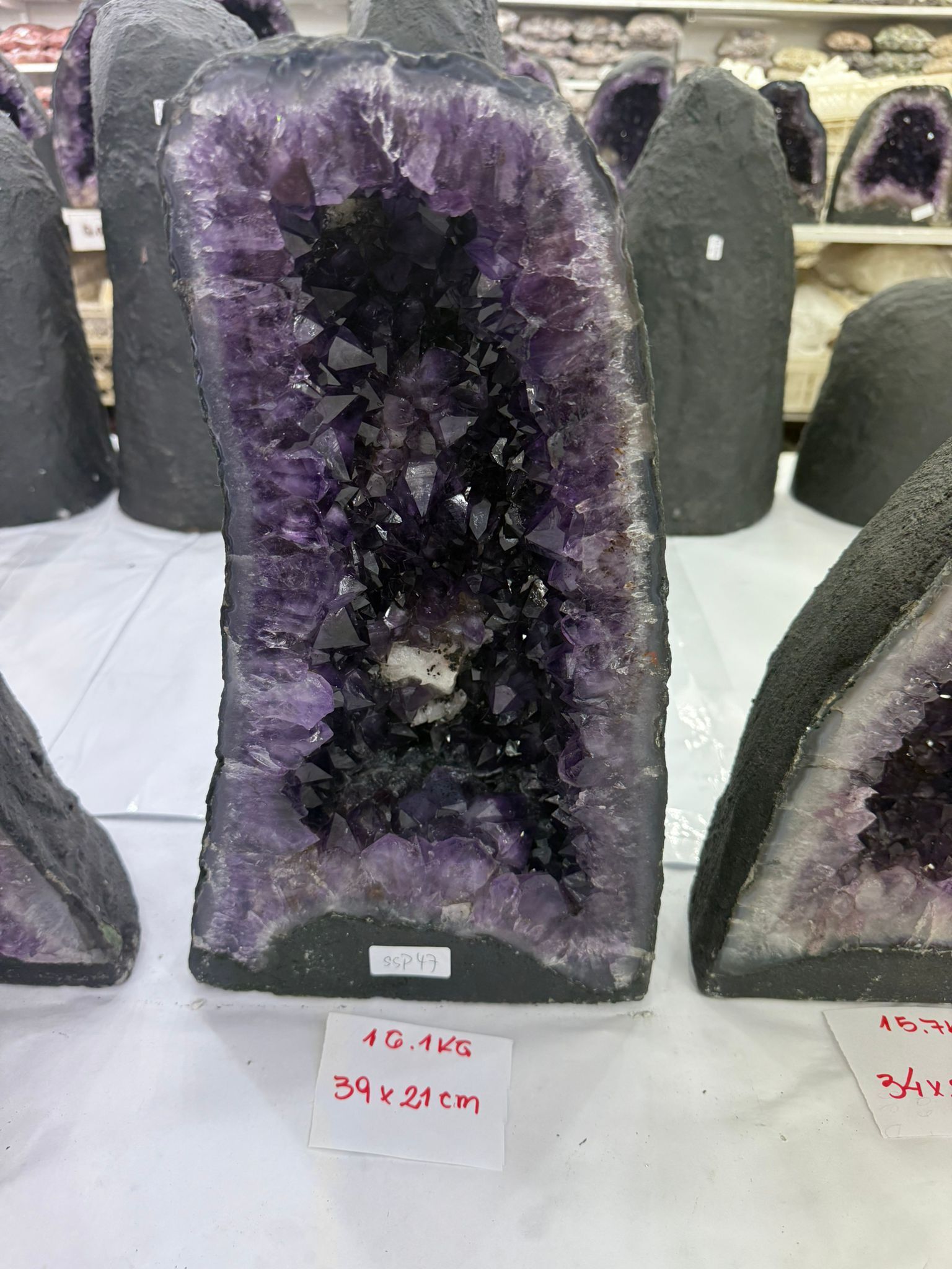 WH179 水晶洞 SSP47 約 39x21 cm 約 16.1 kg