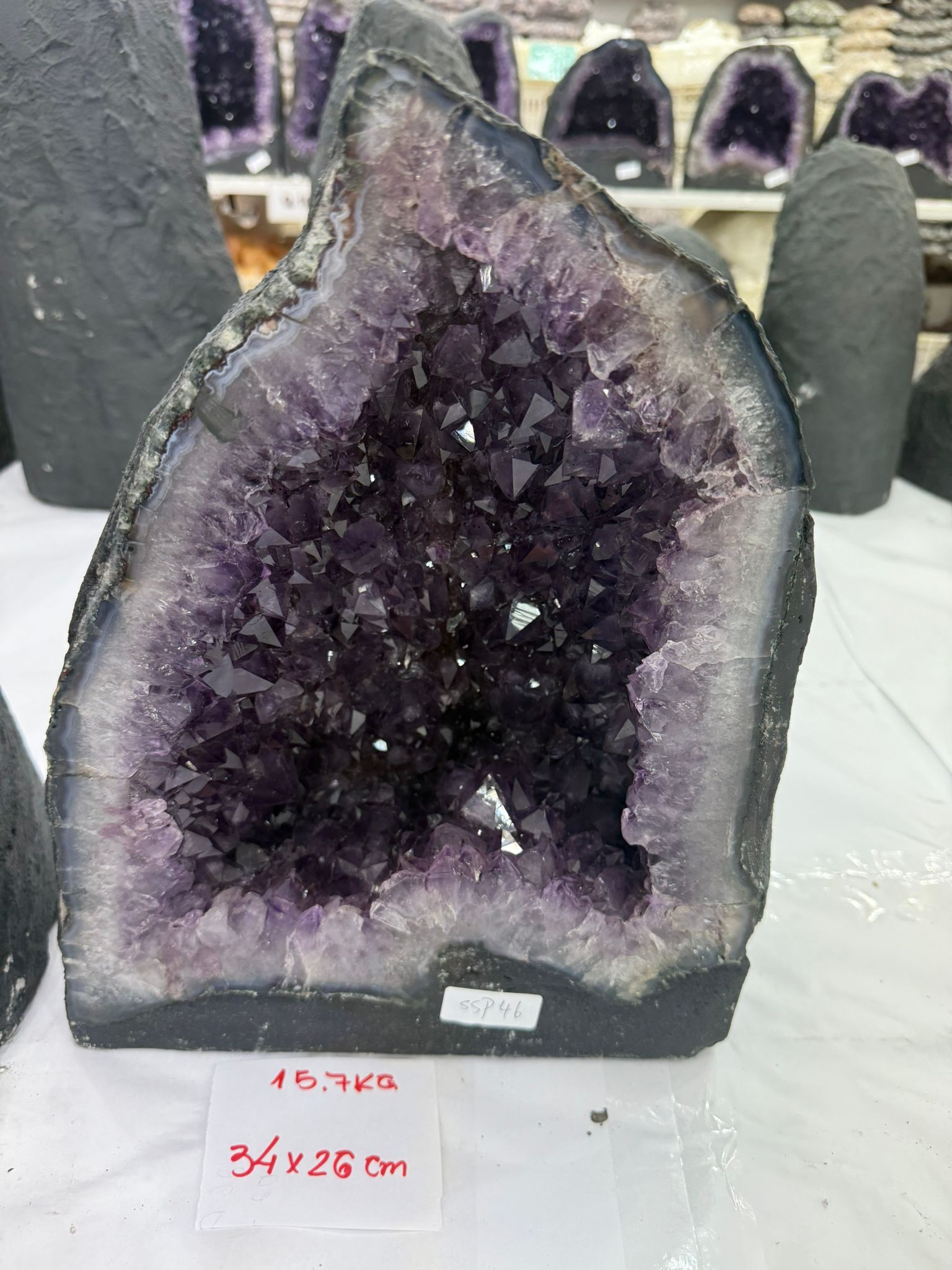 WH178 水晶洞 SSP0046 約 34x26 cm 約 15.70 kg