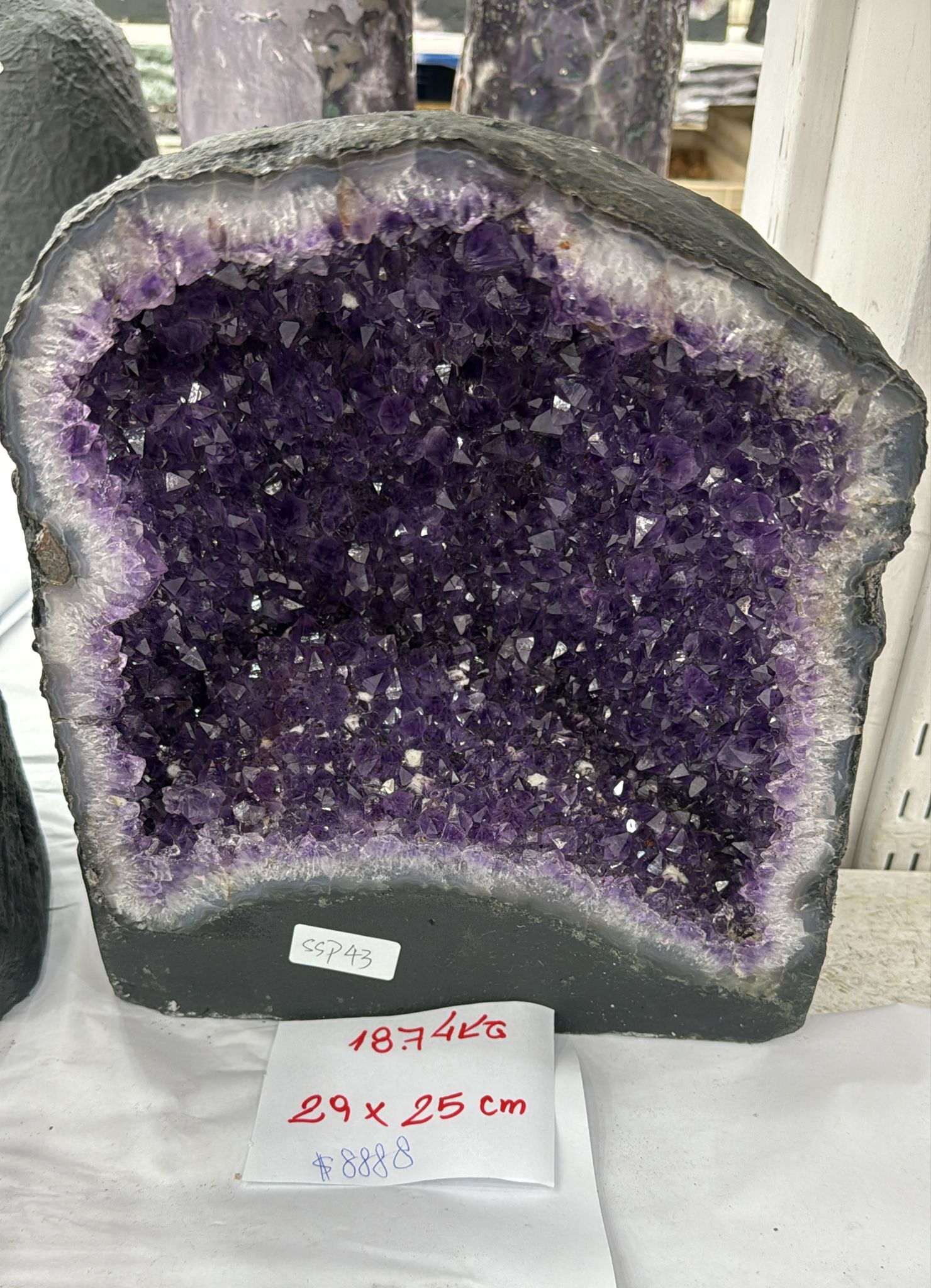 WH177 水晶洞 SSP43 約 29x25 cm 約 18.74 kg