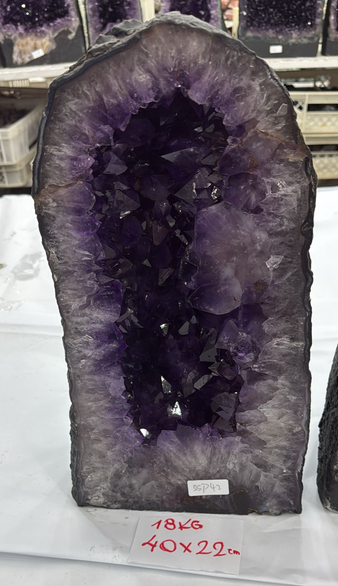 WH176 水晶洞 SSP42 約 40x22 cm 約 18.0 kg