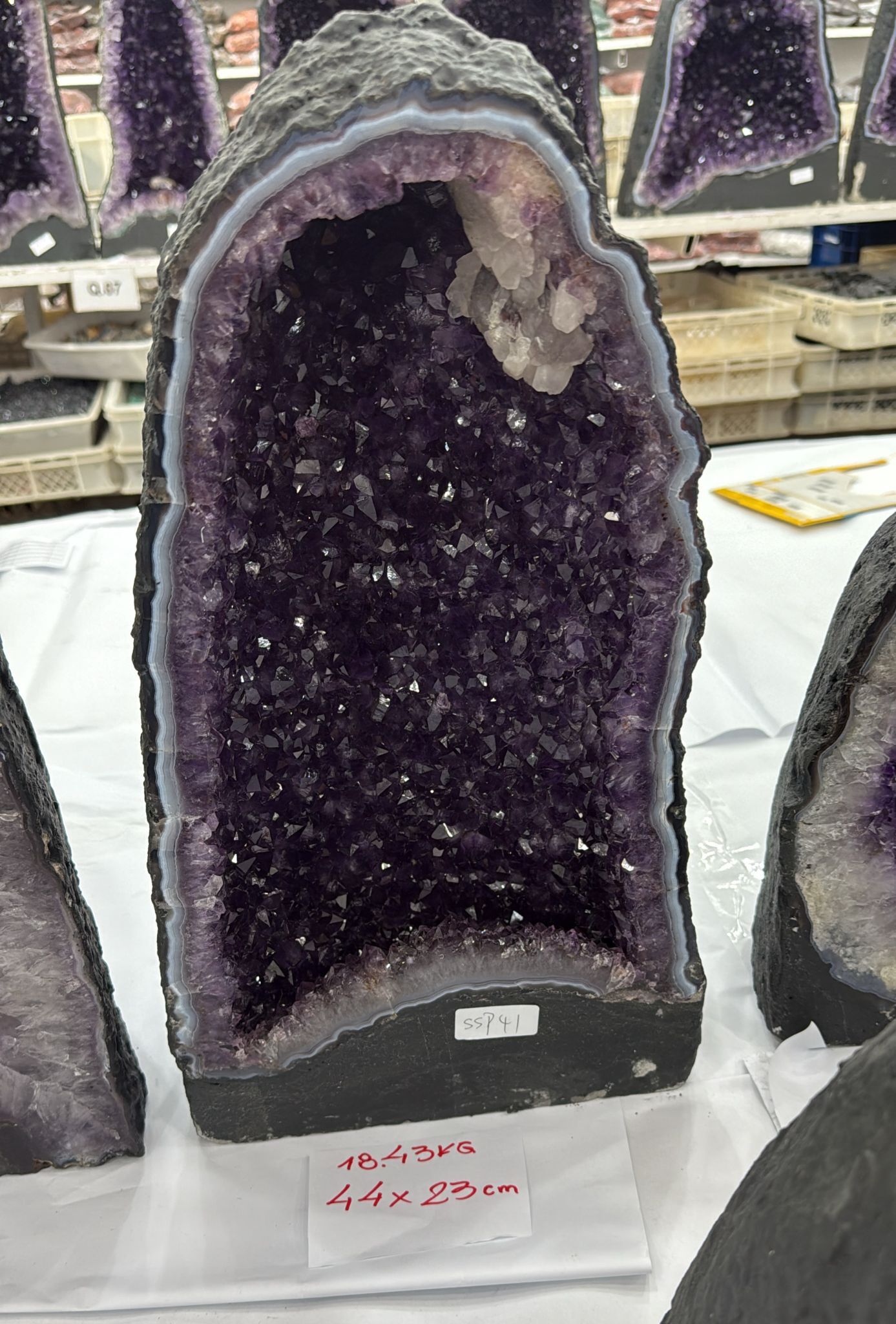 WH175 水晶洞 SSP41 約 44x23 cm 約 18.43 kg