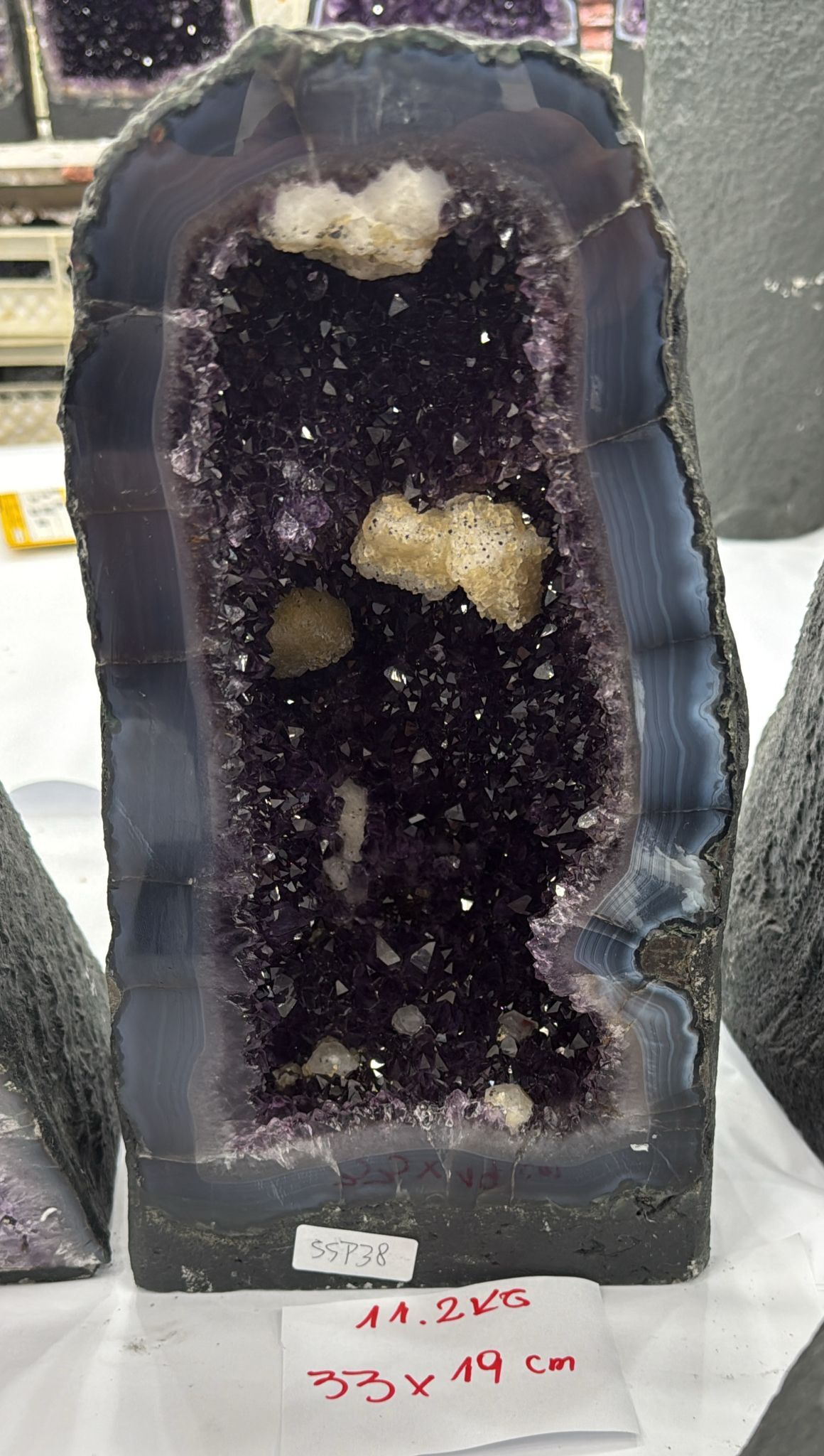 WH172 水晶洞 SSP38 約 33x19 cm 約 11.2 kg