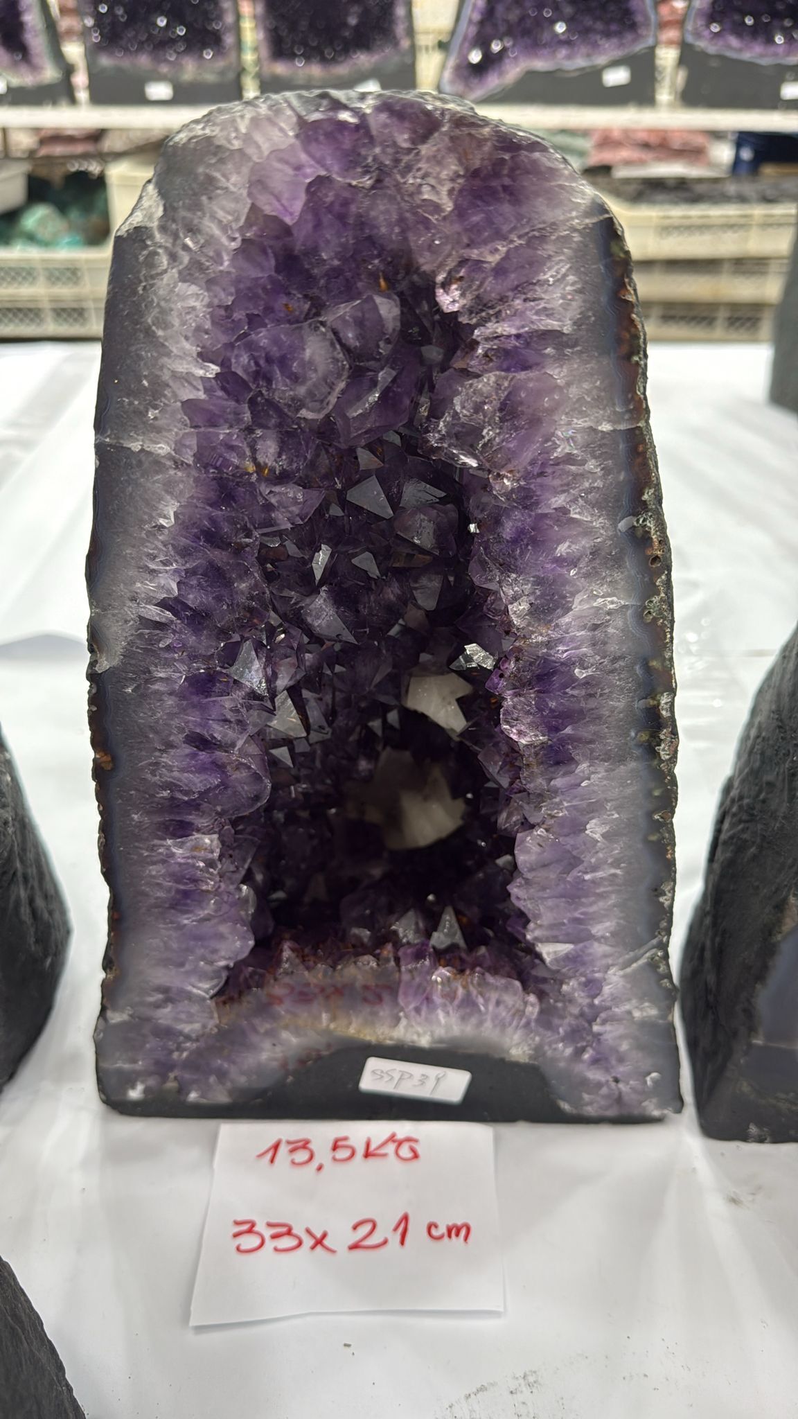 WH173 水晶洞 SSP39 約 33x21 cm 約 13.5 kg