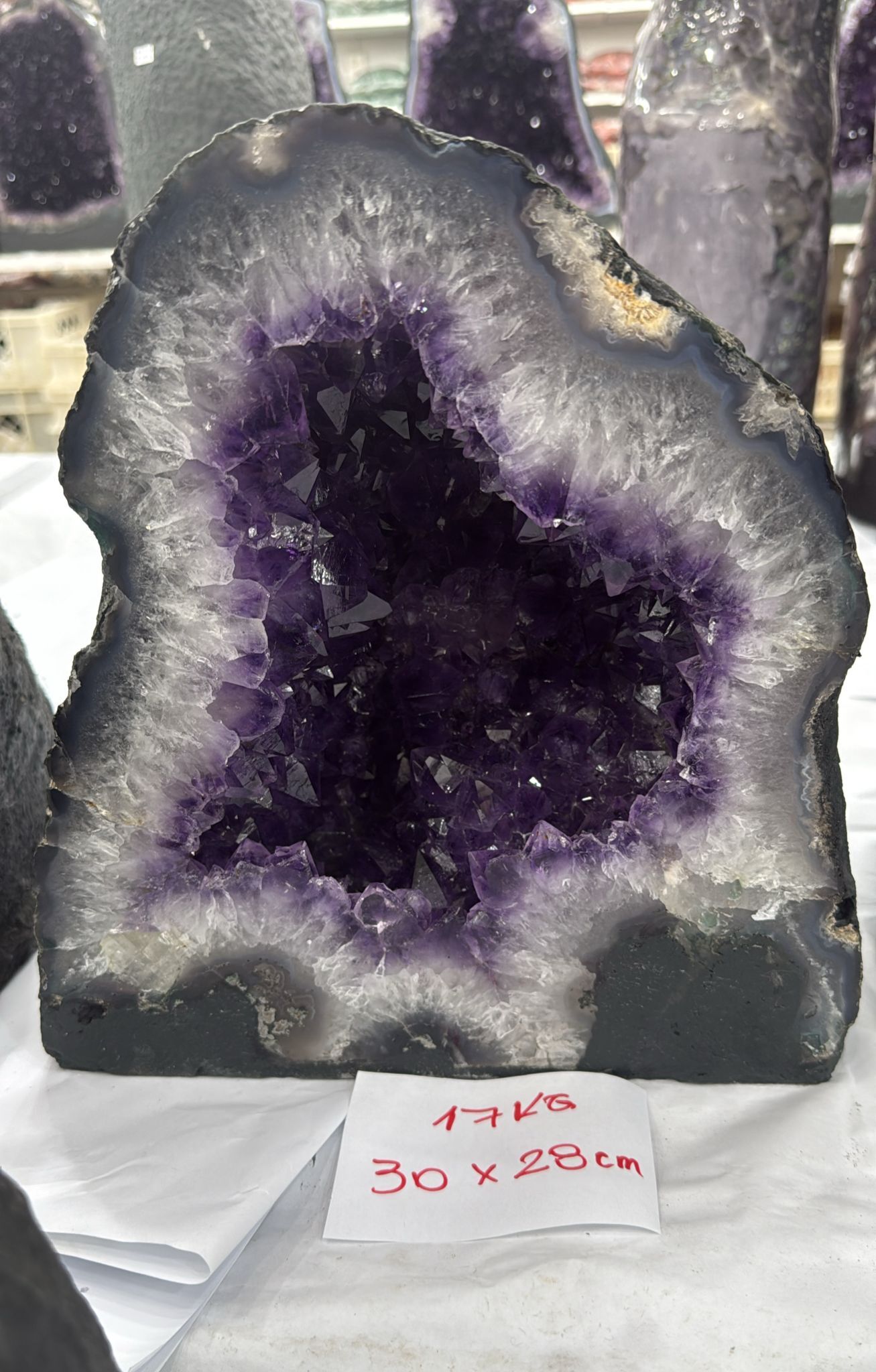 WH169 水晶洞 SSP36 約 30x28 cm 約 17.0 kg