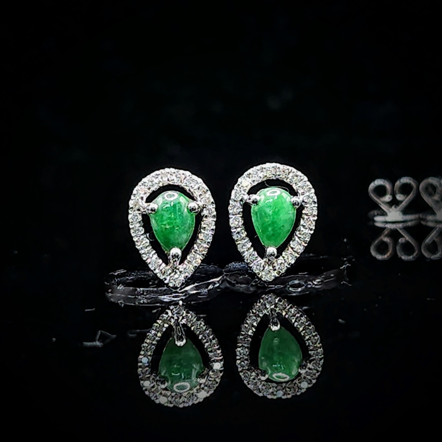 全新18K白金翡翠配16份鑽石耳環