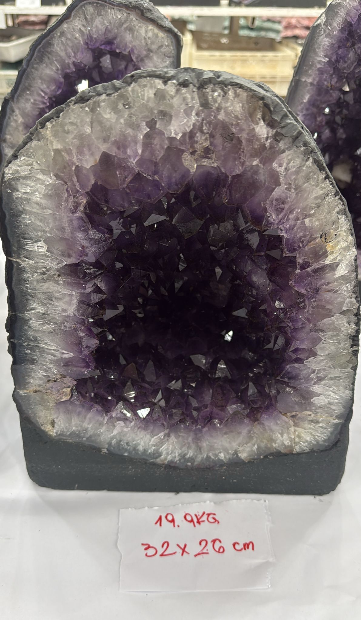 WH166 水晶洞 SSP34 約 32x26 cm 約 19.9 kg