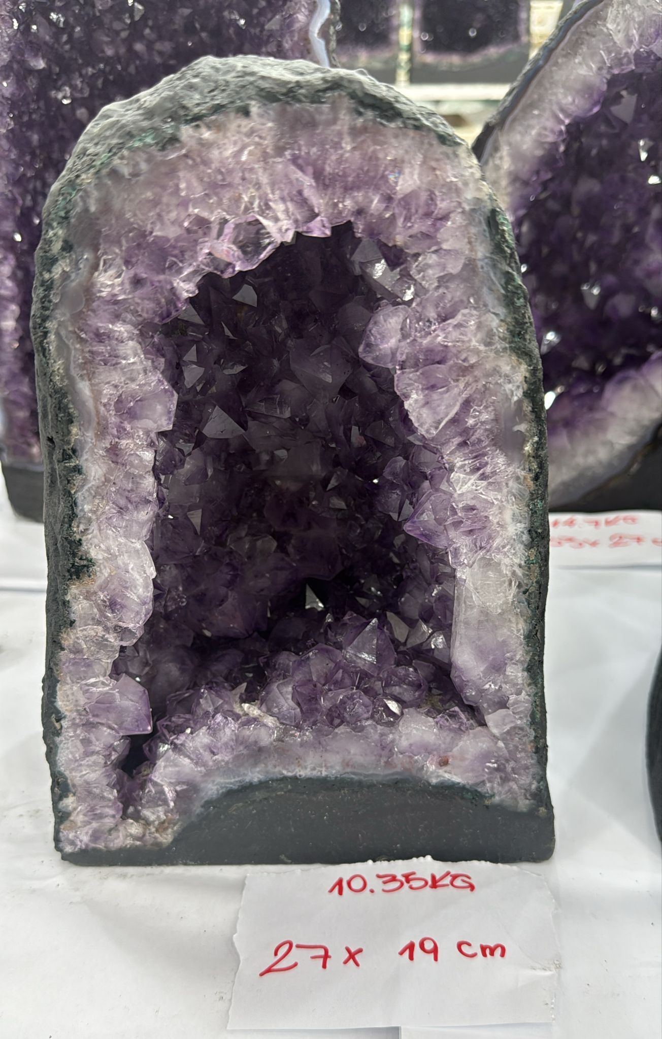 WH165 水晶洞 SSP33 約 27x19 cm 約 10.35 kg