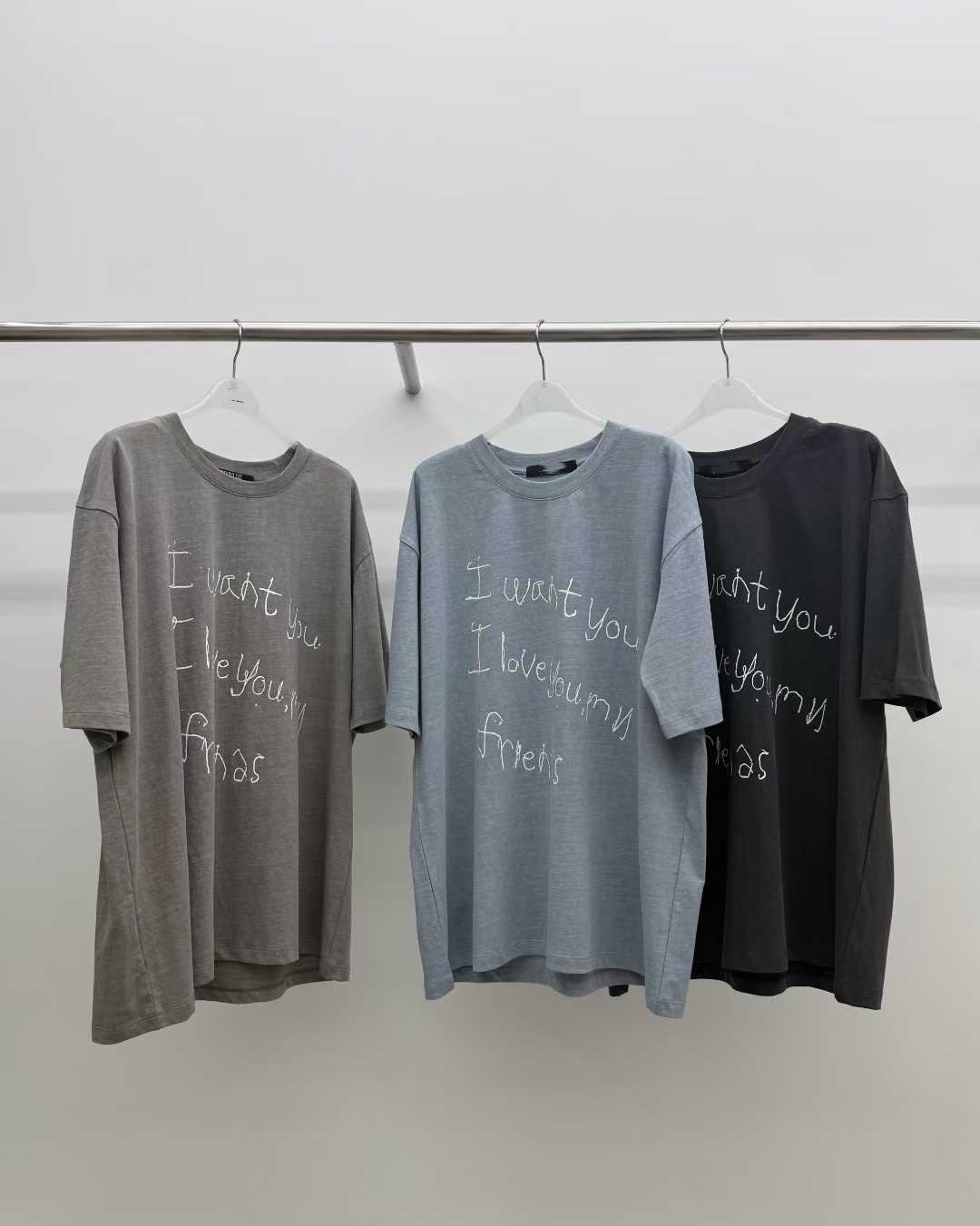 B01-oversized手寫字母tee(3色)