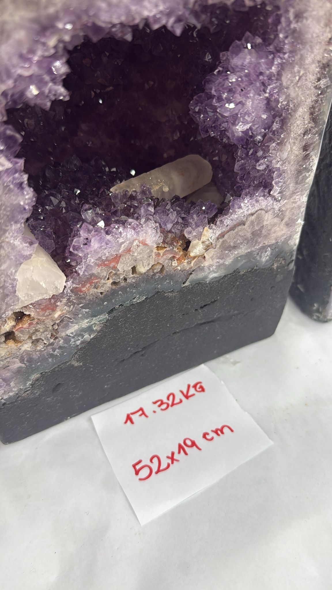 WH158 水晶洞 SSP21 約 52x19 cm 約 17.32 kg