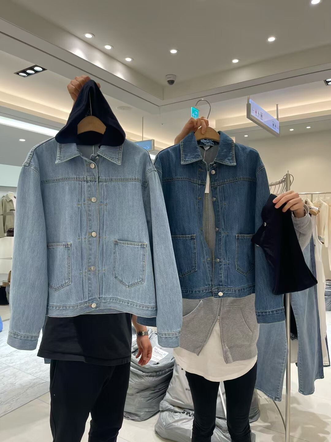 可拆式黑色連帽造型翻領牛仔外套 / 2色