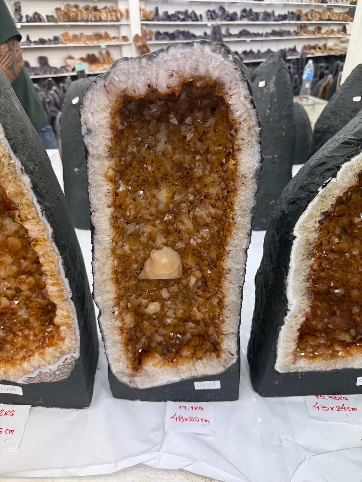 WH152 水晶洞 SSP055 約 48x20 cm 約 17.1 kg