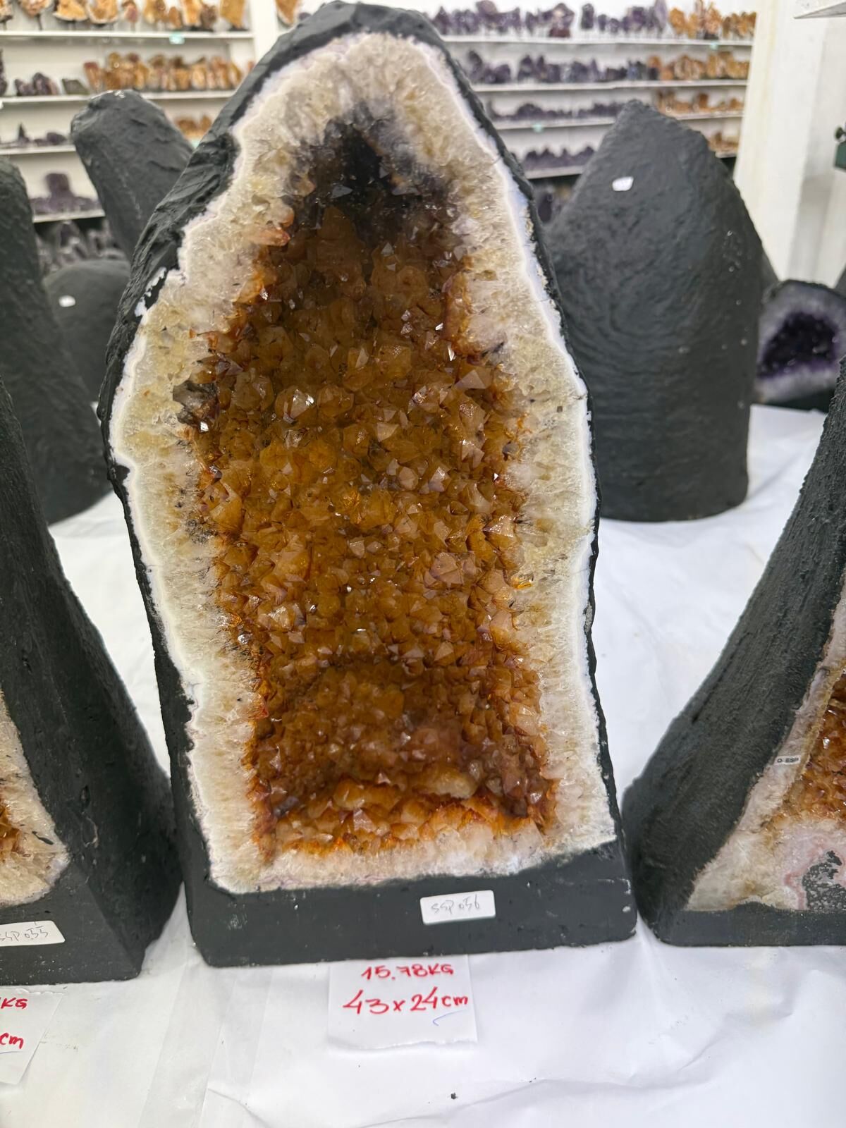 WH153 水晶洞 SSP056 約 43x24 cm 約 15.78 kg