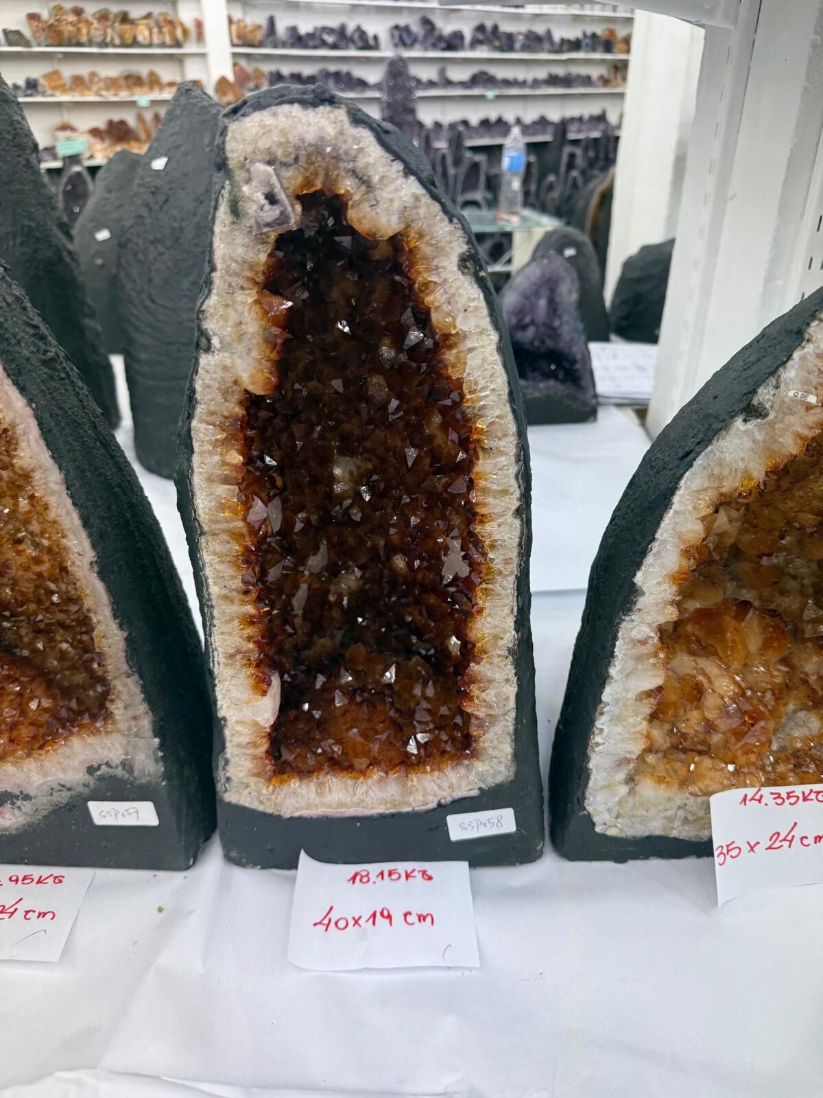 WH155 水晶洞 SSP058 約 40x19 cm 約 18.15 kg