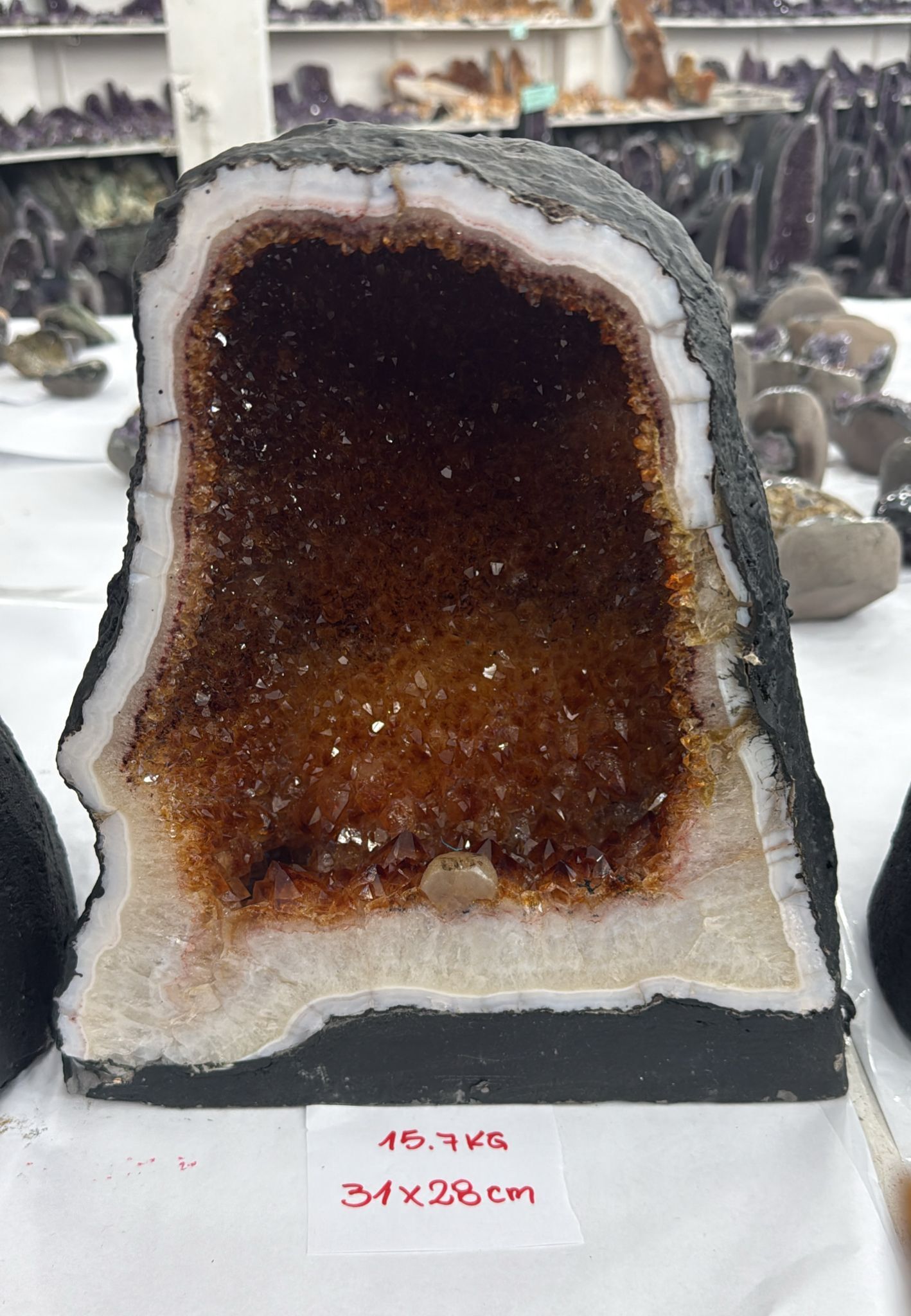 WH146 水晶洞 SSP24 約 31x28 cm 約 15.7 kg