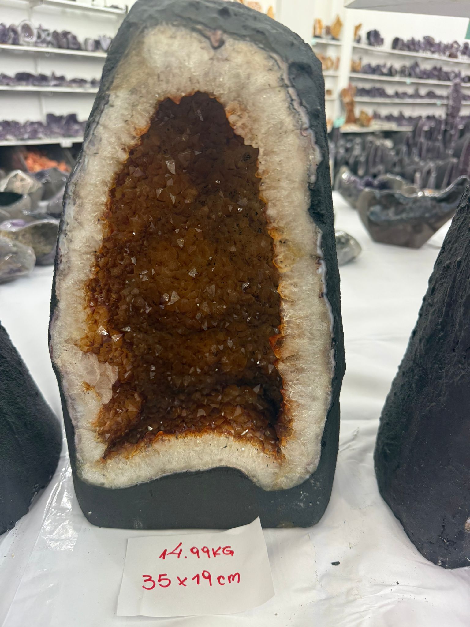 WH143 水晶洞 SSP28 約 35x19 cm 約 14.99 kg