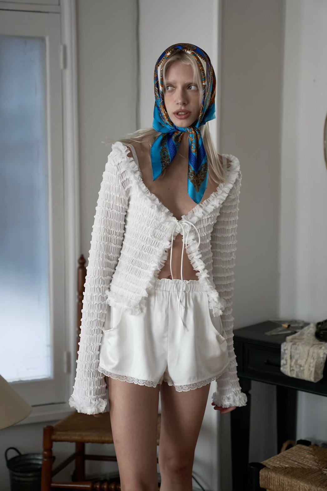 #AF115立體木耳花邊開衫(黑/白)