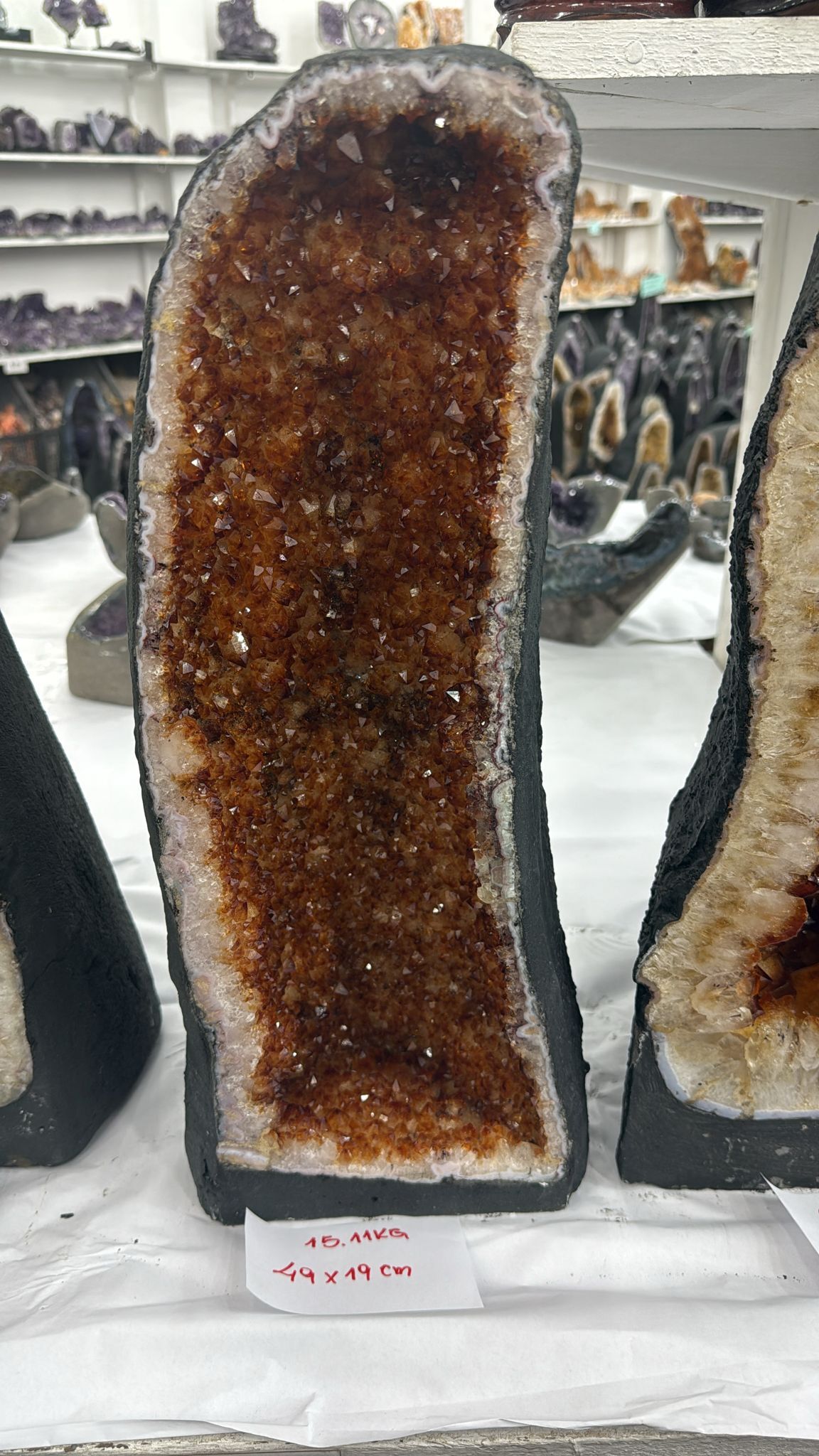 WH144 水晶洞 SSP27 約 49x19 cm 約 15.11 kg