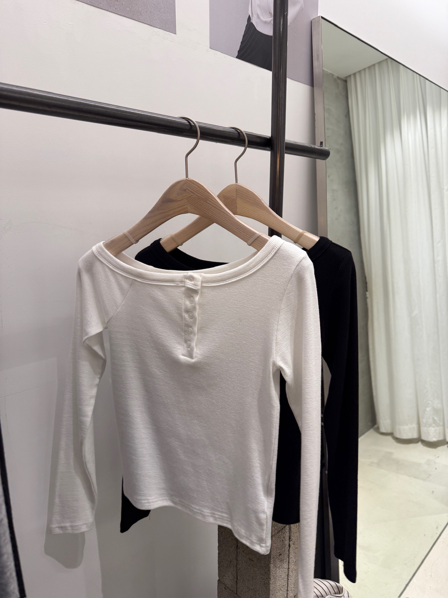 C06-釦子協領上衣(白/黑)