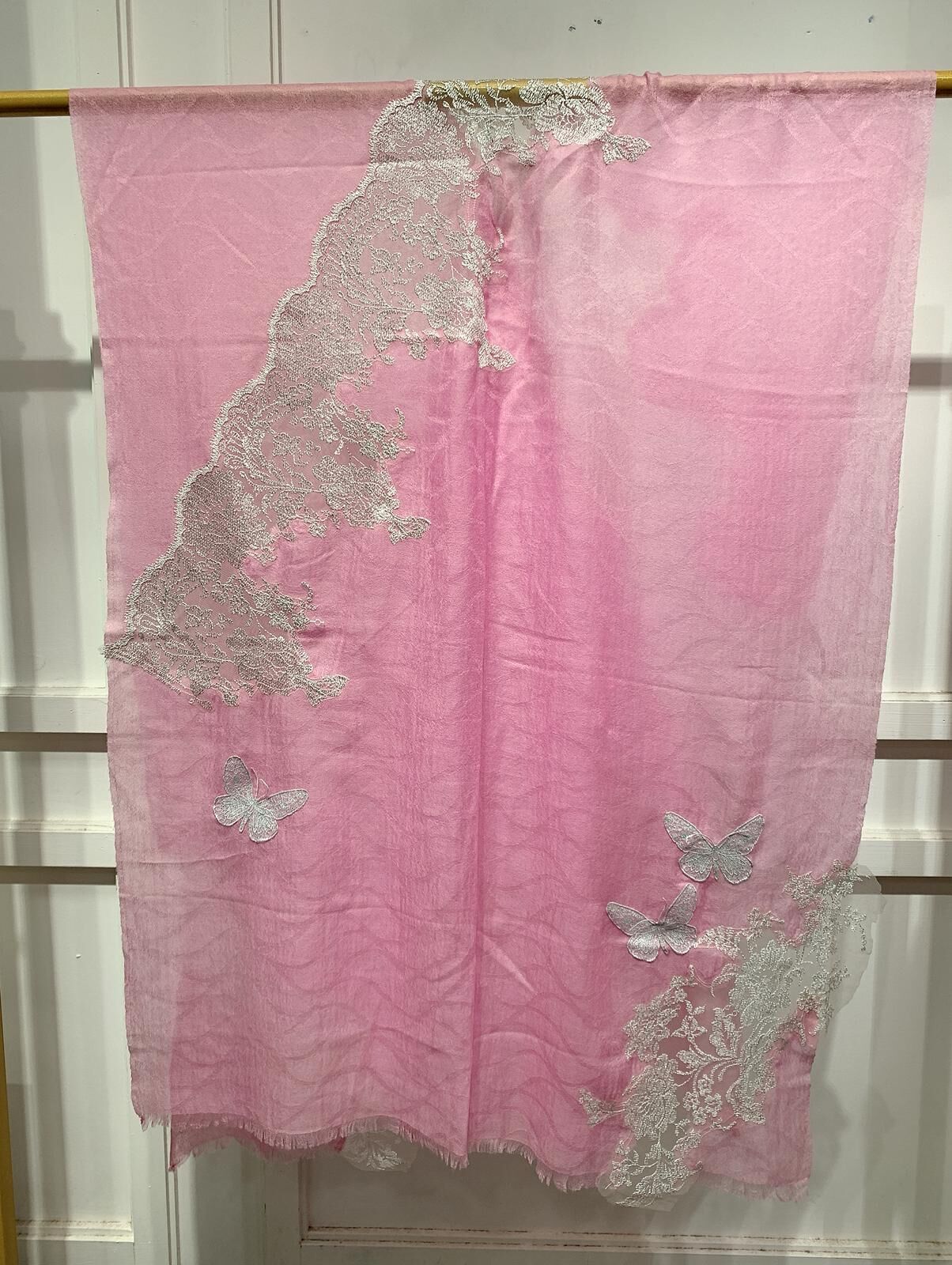 WM095 Scarfesia 粉配灰白花邊絲巾 100% Merino Wool