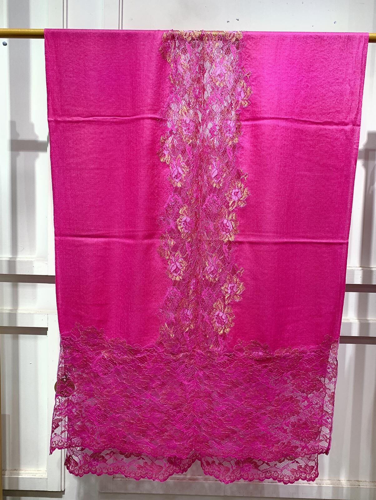 WM090 Scarfesia 桃紅色蕾絲花邊絲巾 85% Wool 15% Silk