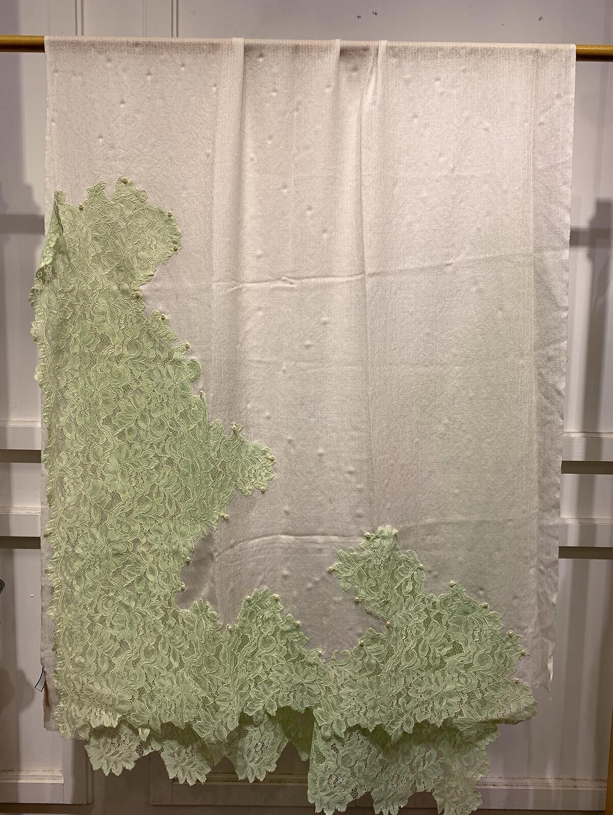 WM089 Scarfesia 杏色配綠色蕾絲花邊絲巾 80% Wool 20% Silk