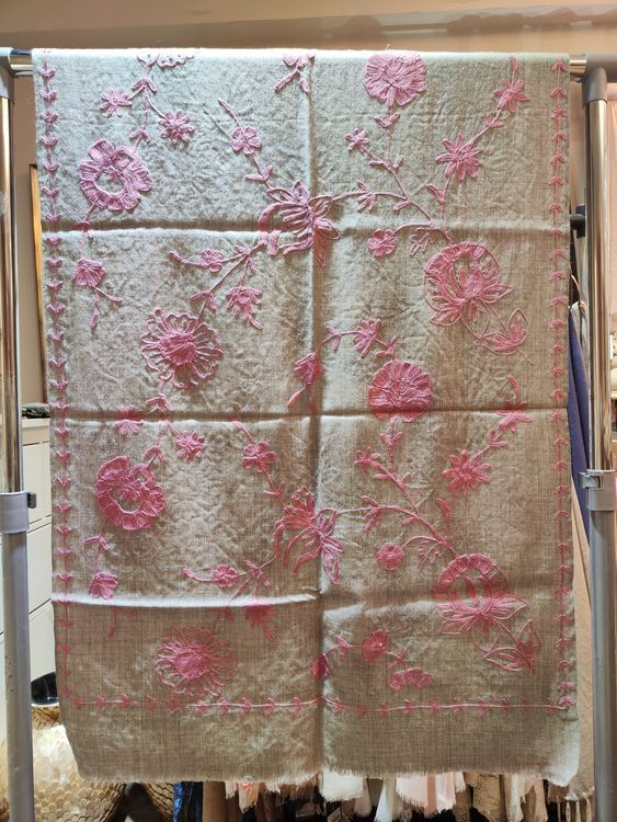 WM086 Scarfesia 杏配粉色滿版繁花圖案絲巾 100% Wool