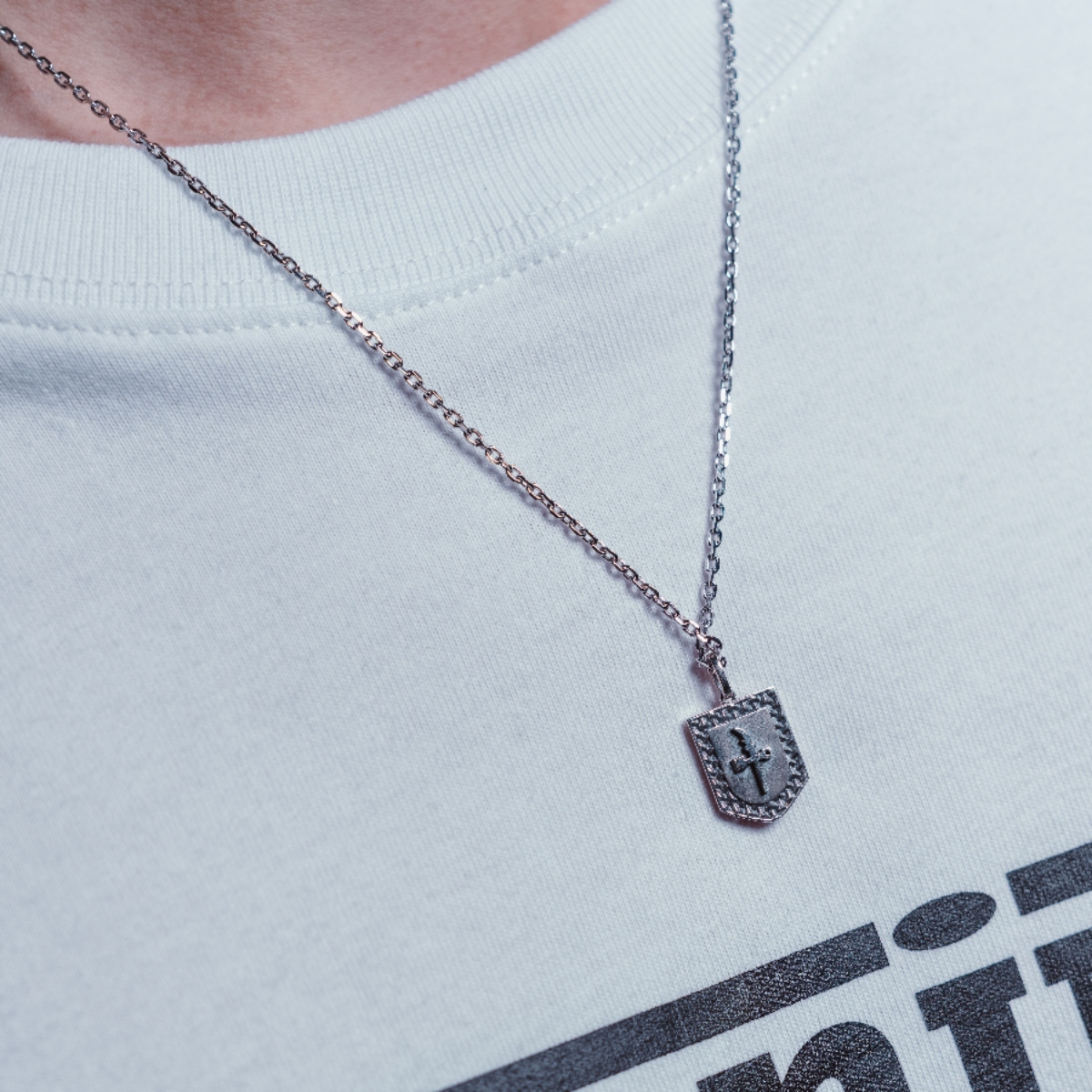 (預購) EMC 盾牌吊墜項鍊