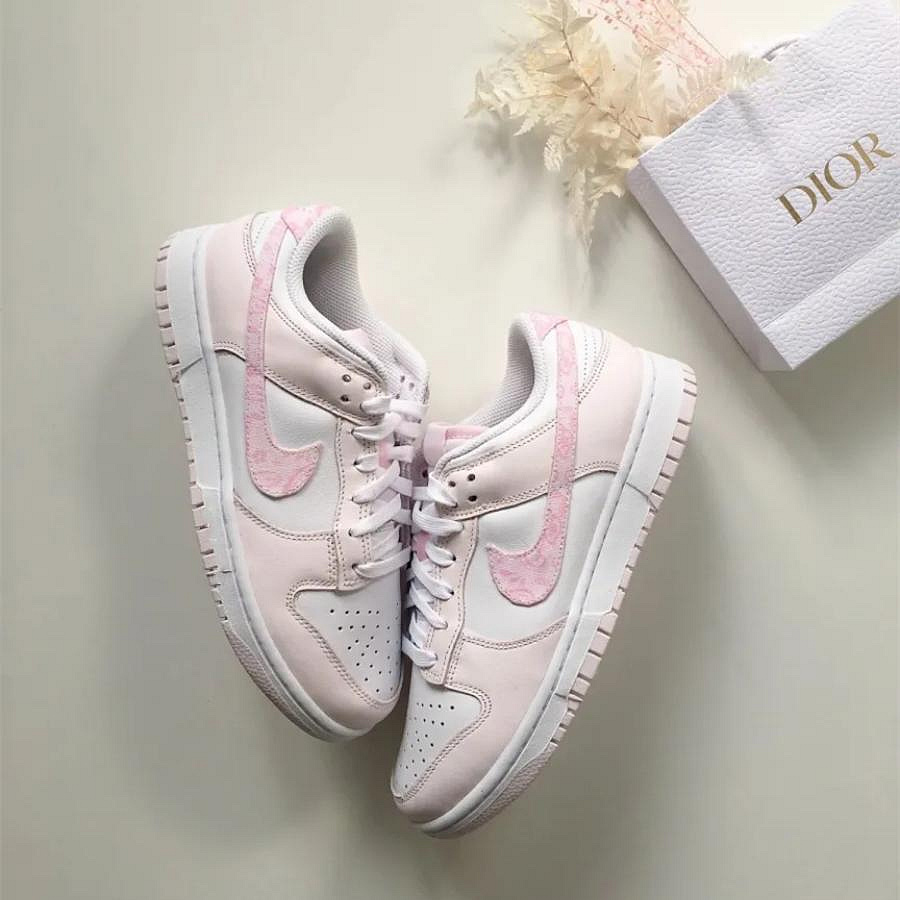 【預訂】 NIKE DUNK LOW ESS 櫻花粉白 變形蟲腰果花-WOMEN