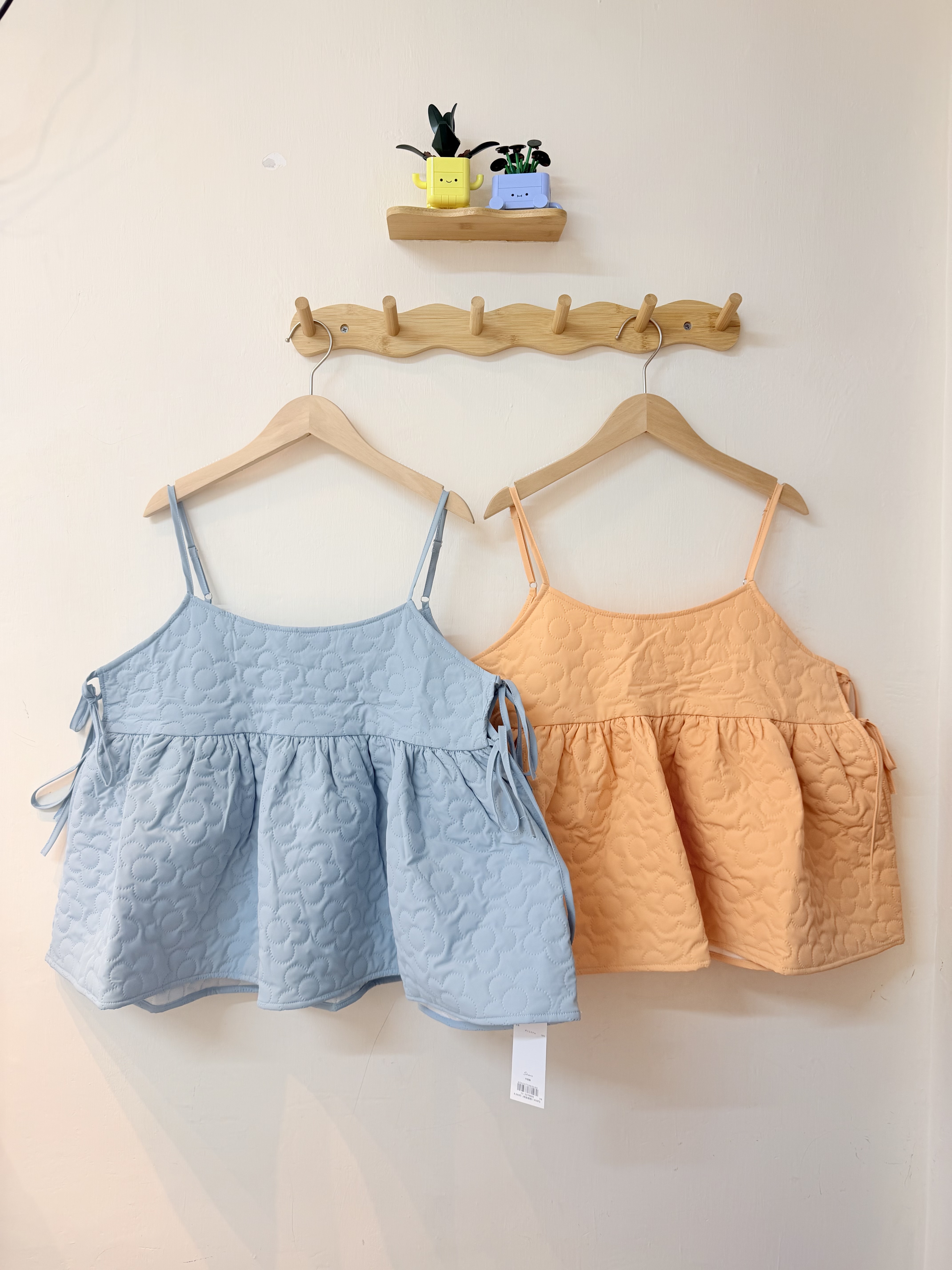 [春天小花花🌻] 花花壓紋吊帶背心