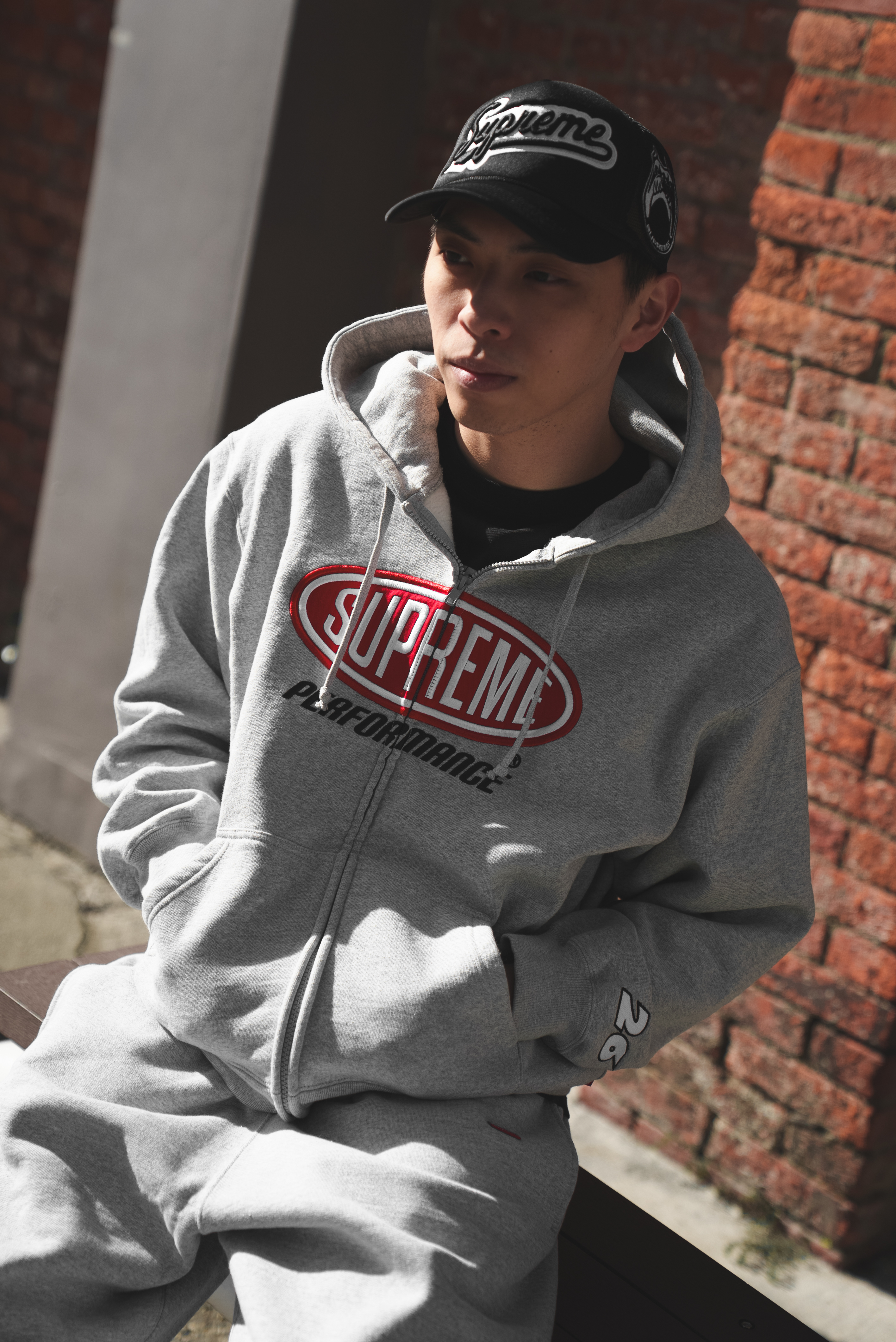【Focus Store】現貨秒發 Supreme SS26 Week1 Oval Logo Zip Up Hooded Sweatshirt 連帽拉鏈外套 兩色