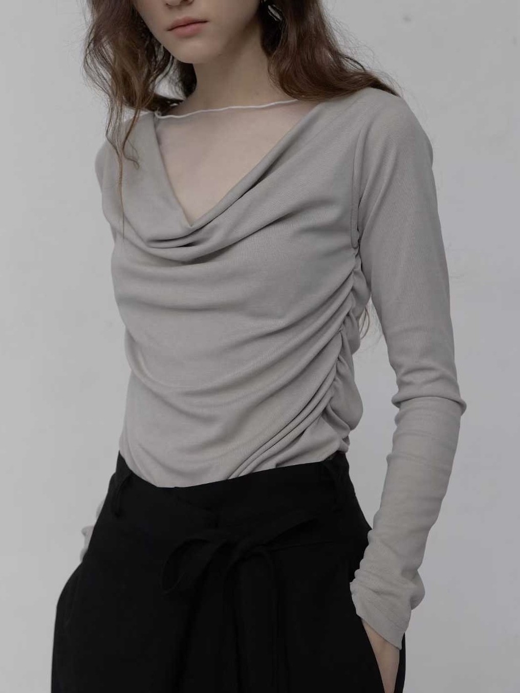 Mar6112 本期推薦 輕柔又高級 垂墜領拼紗腰抓皺棉質上衣