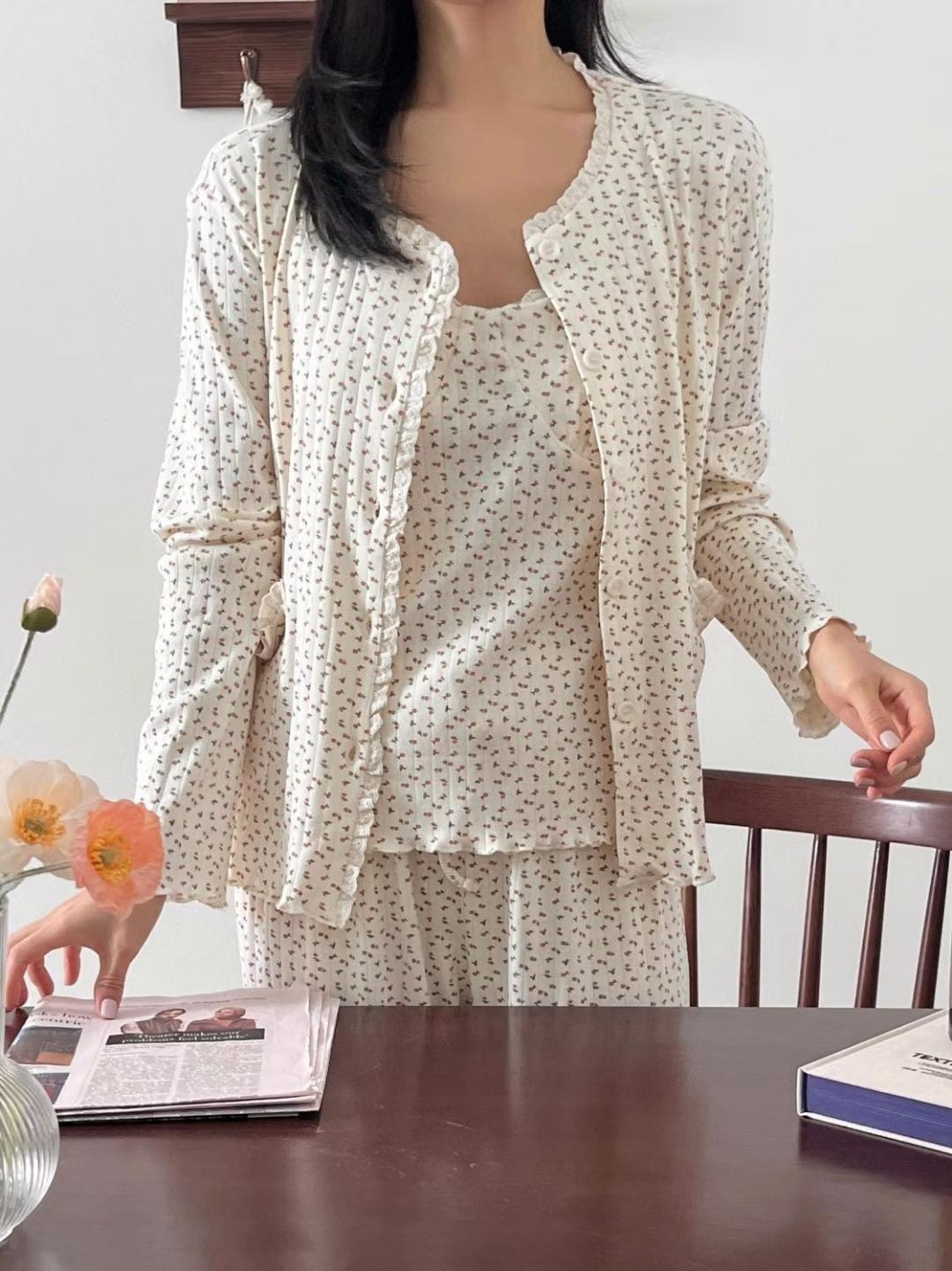 Mar5115 南歐小碎花三件式莫代爾棉睡衣（胸墊背心＋小外套＋長褲）