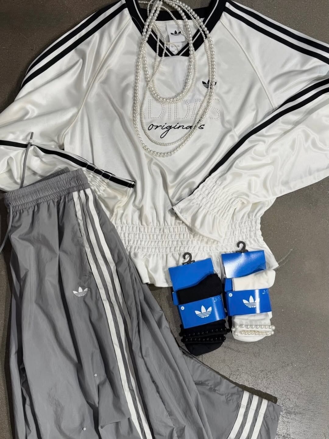 【Luxury】 Adidas 三葉草 Smocked Jersey Long Sleeve Tee 緞面 絲綢感 芭蕾風 收腰縐摺 花邊手袖 白粉兩色
